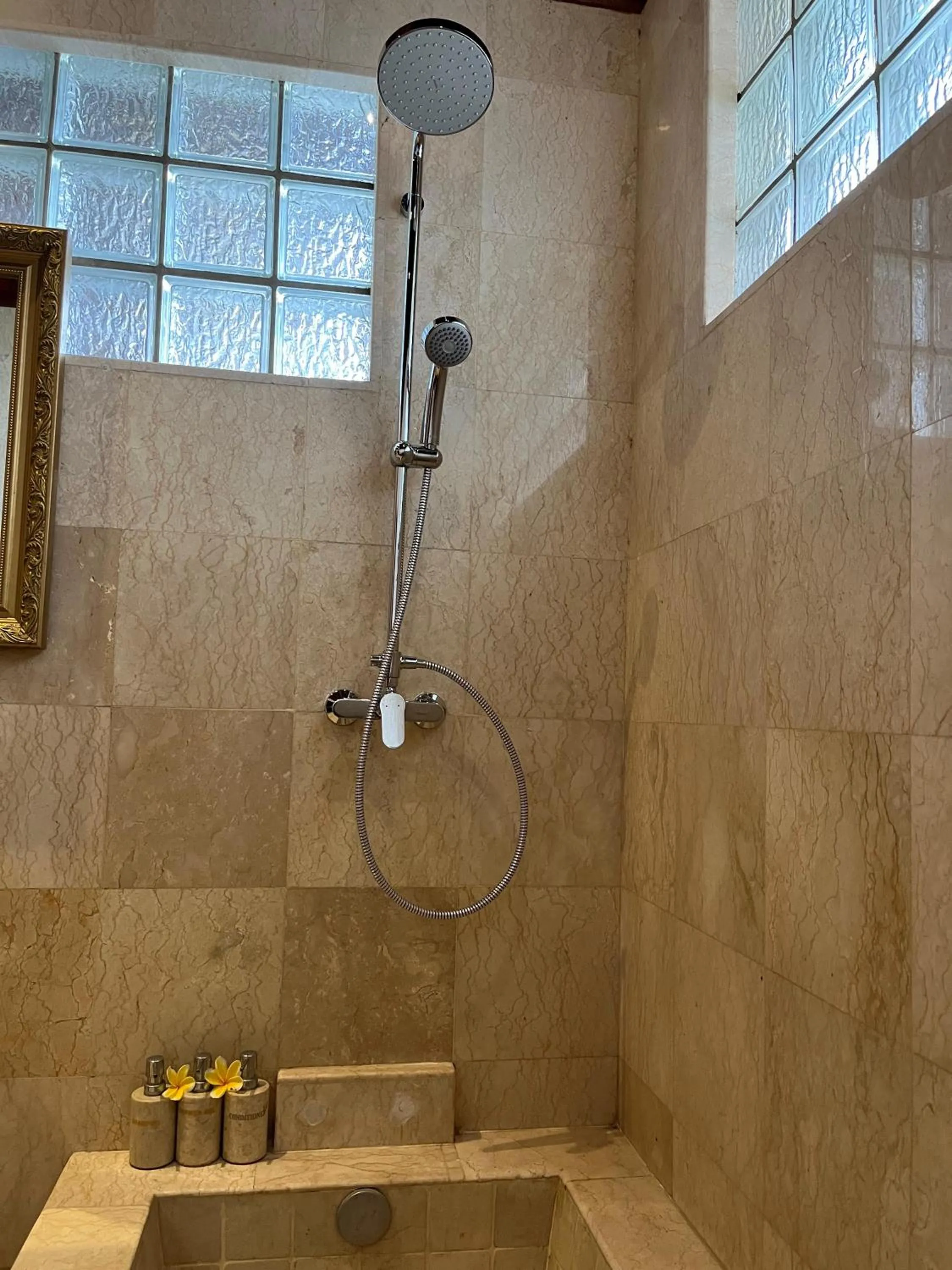 Shower in Arbathu Villa Ubud