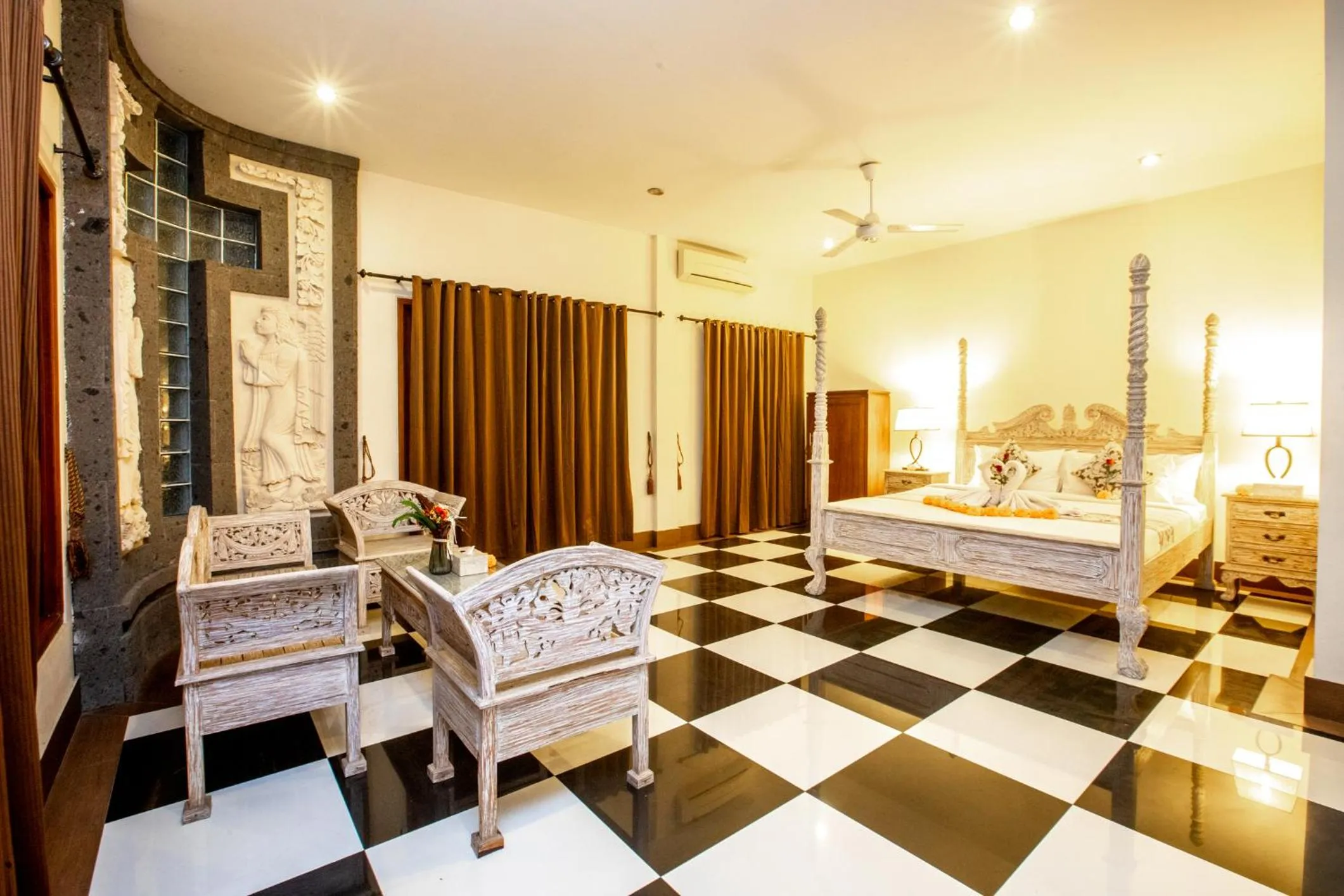 Bed in Arbathu Villa Ubud