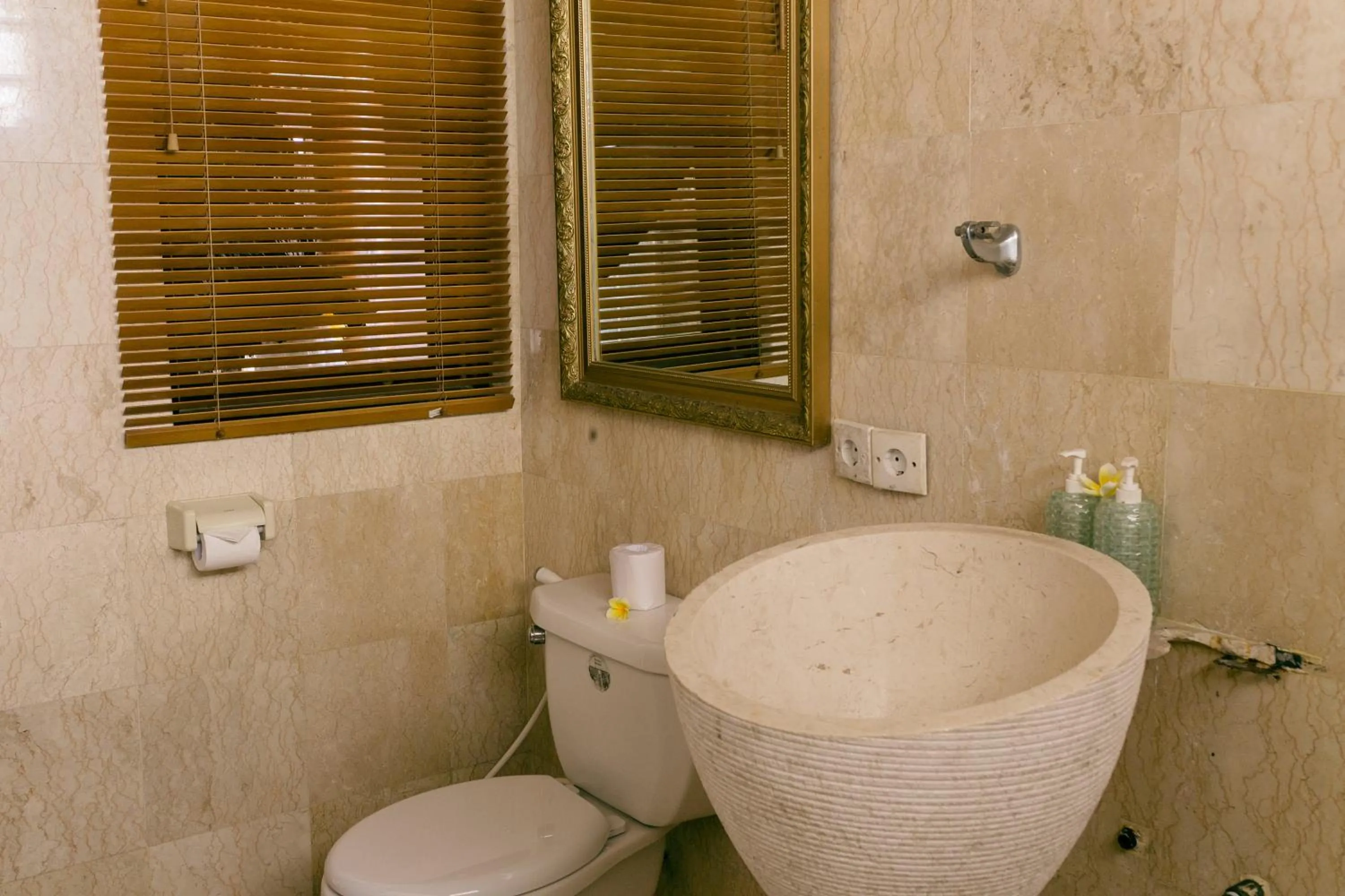 Toilet in Arbathu Villa Ubud