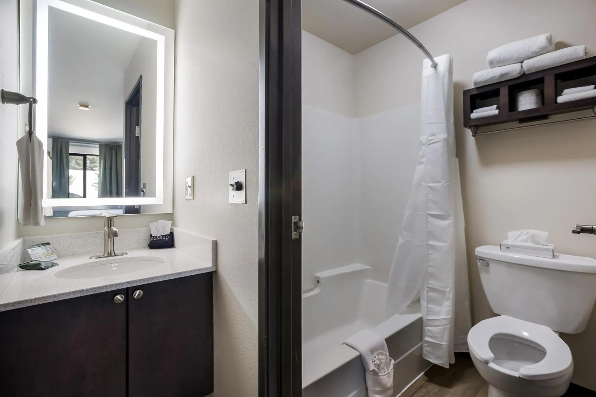 Shower in Mountain Vista Hotel