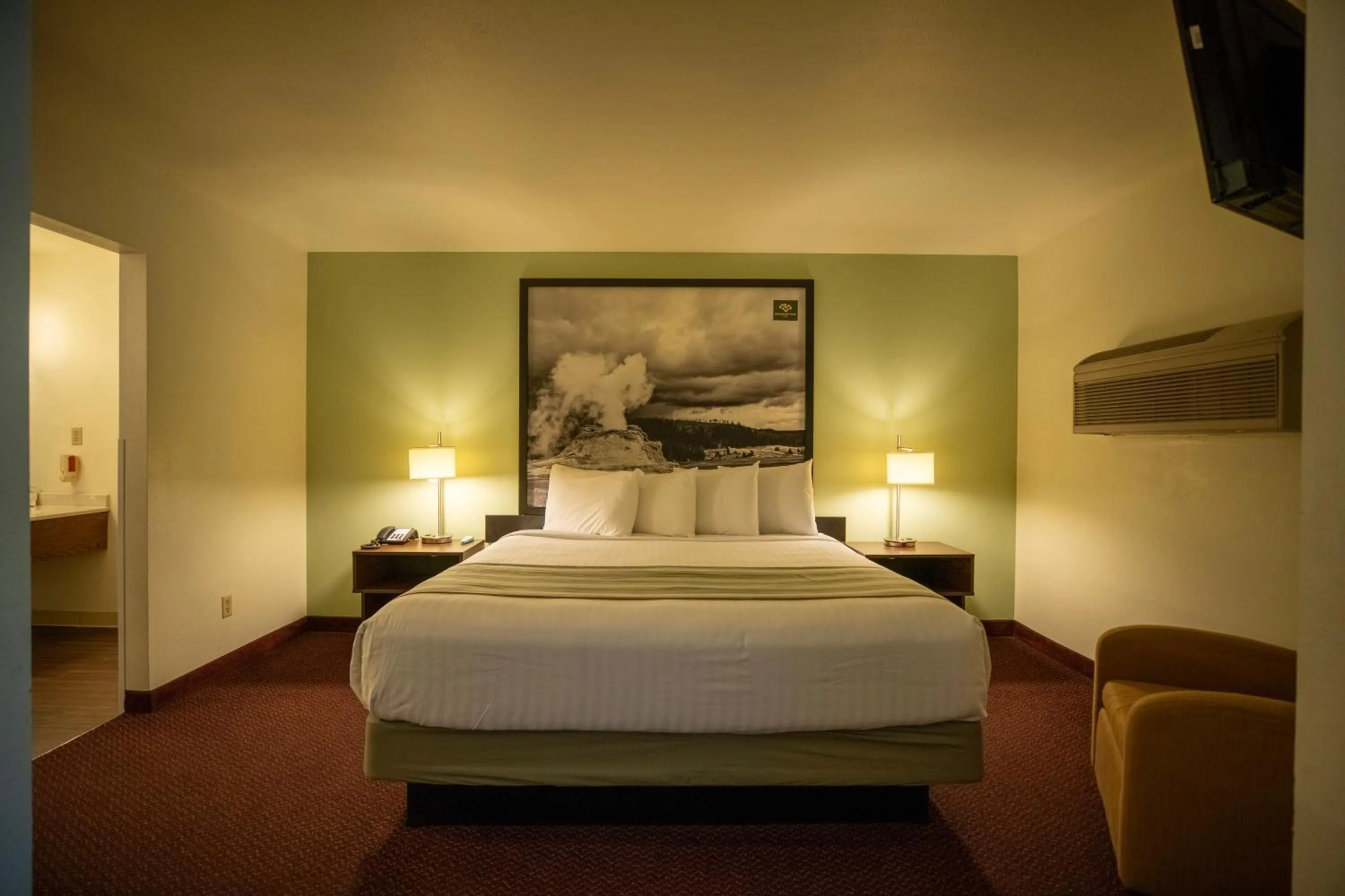 Bed in Super 8 by Wyndham West Yellowstone