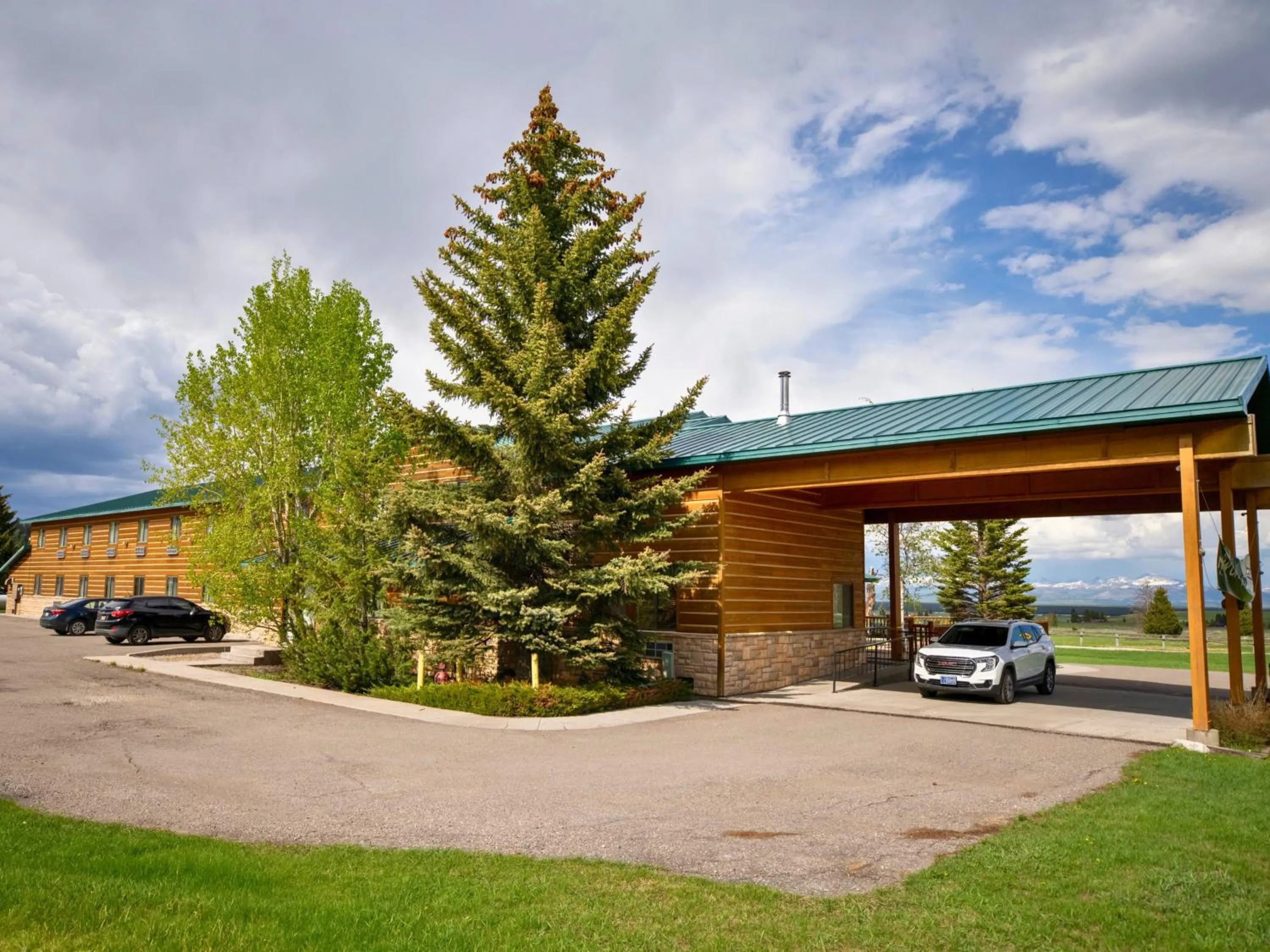 Property building in Mountain Vista Hotel