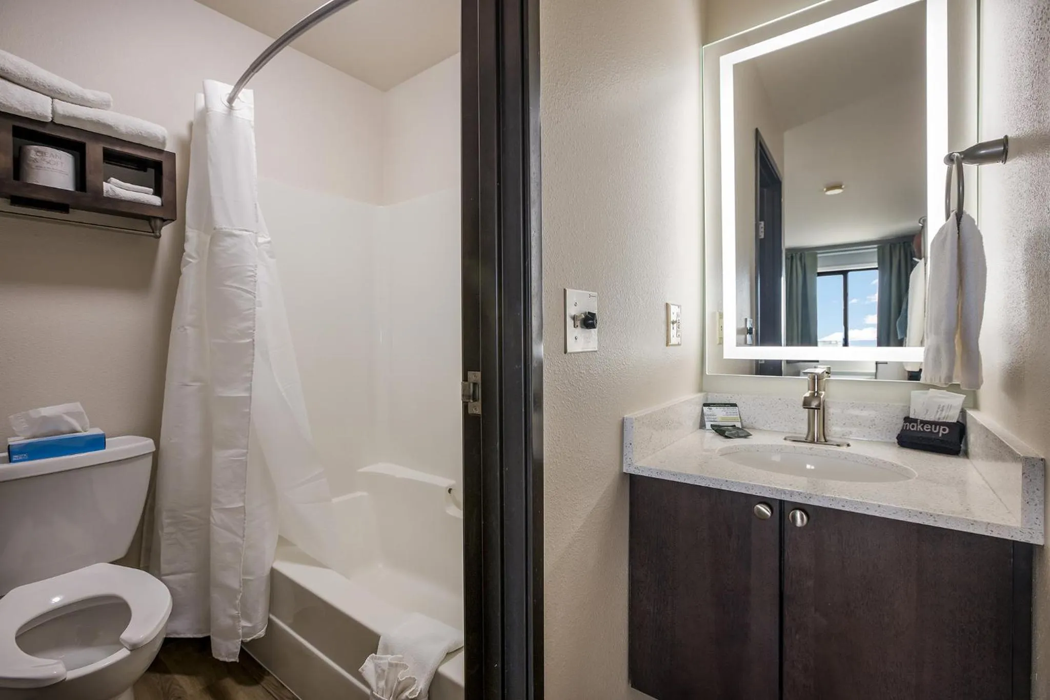 Shower in Mountain Vista Hotel