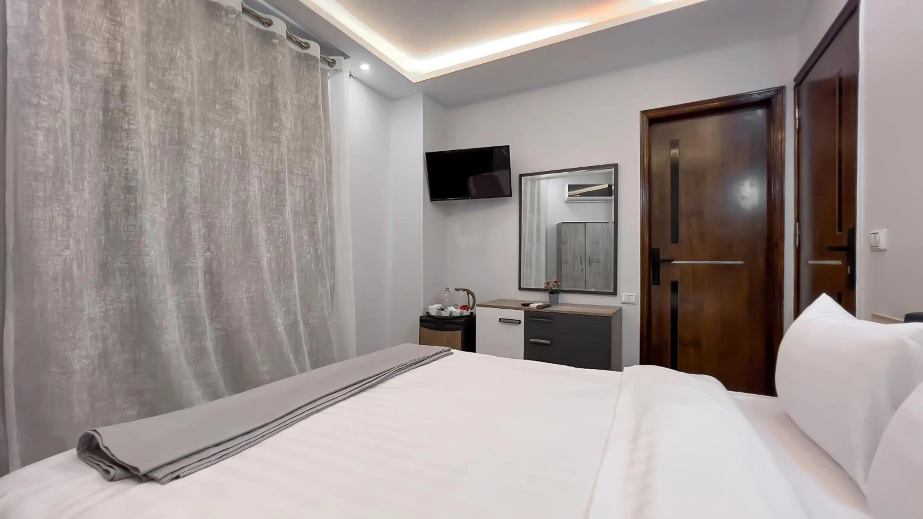 TV and multimedia, Bed in pyramids tower view inn