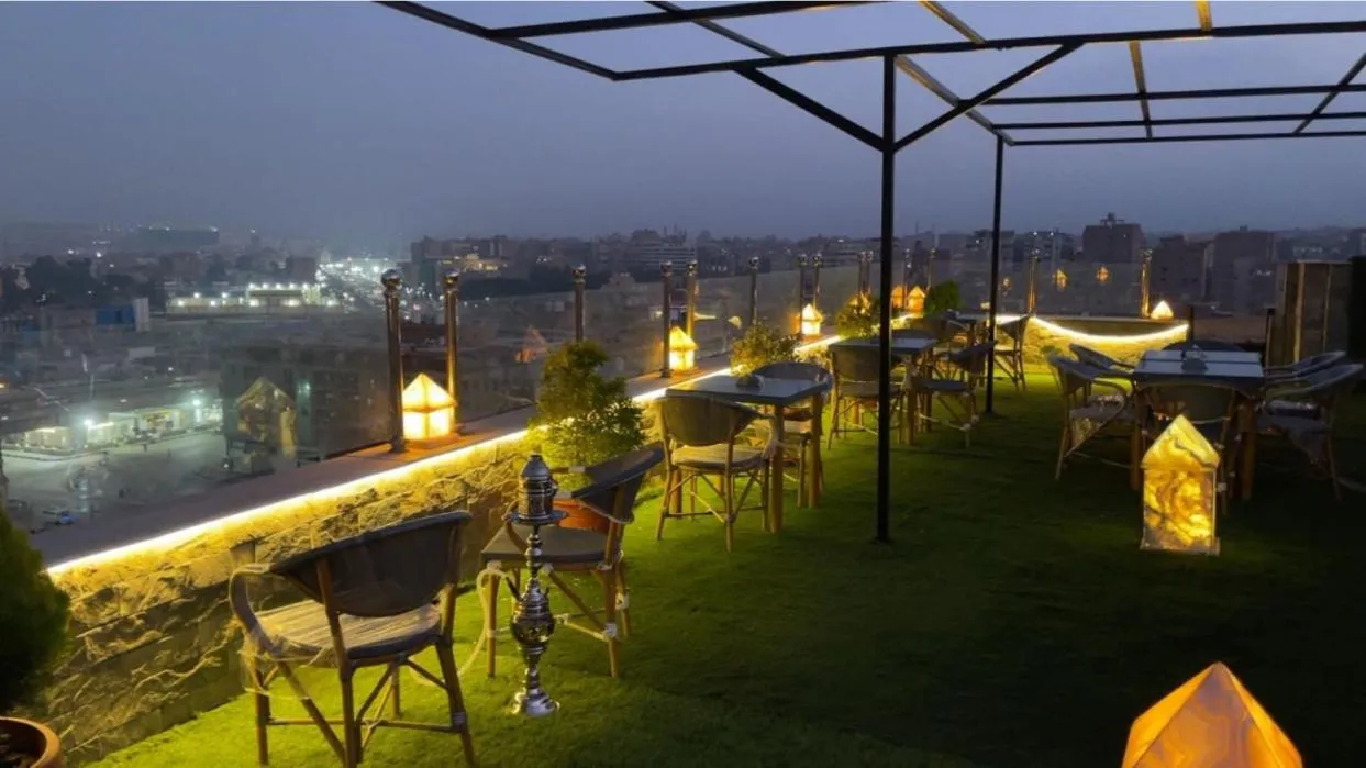 Night in pyramids tower view inn