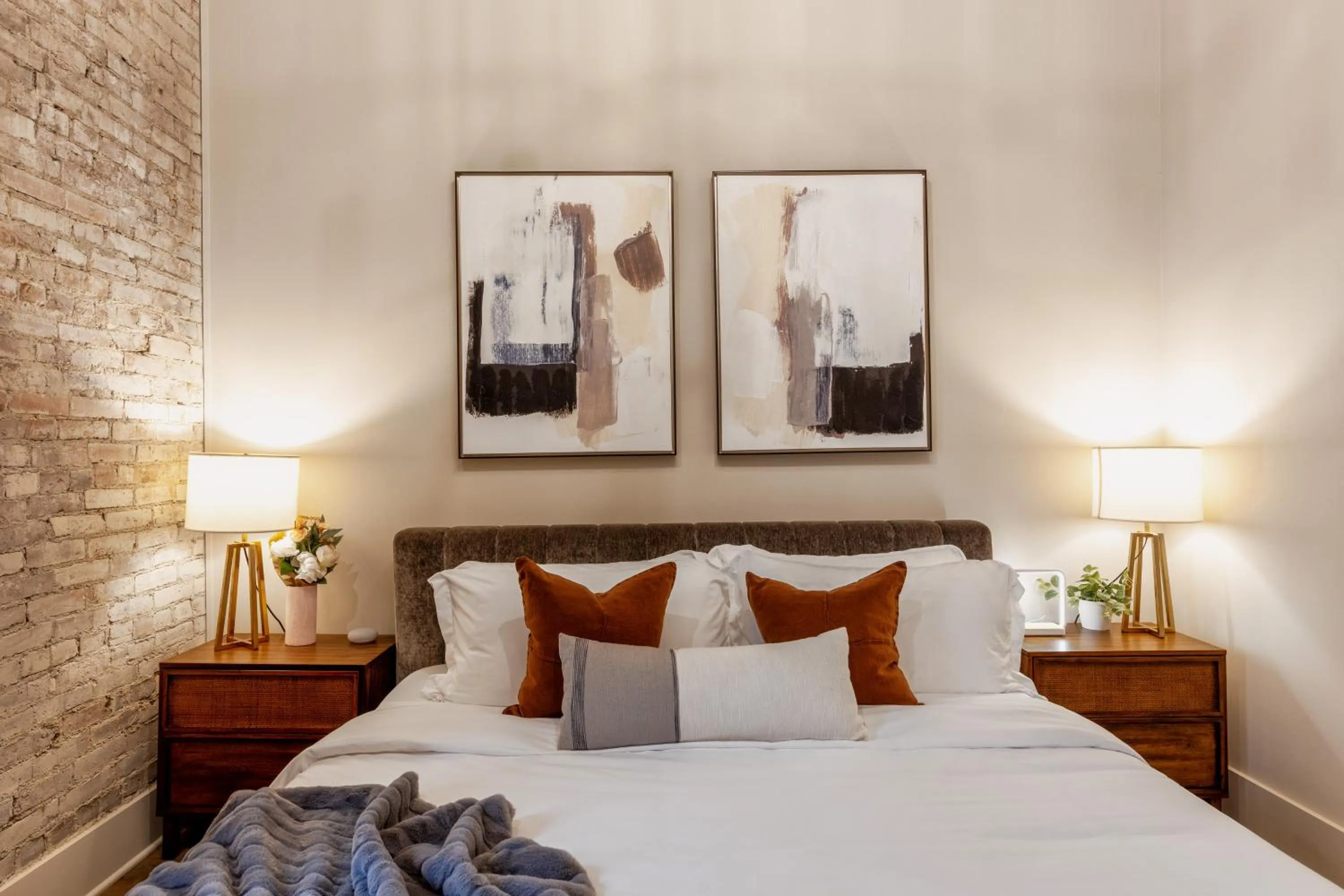 Bed in Union St Lofts - Salon - Day Spa