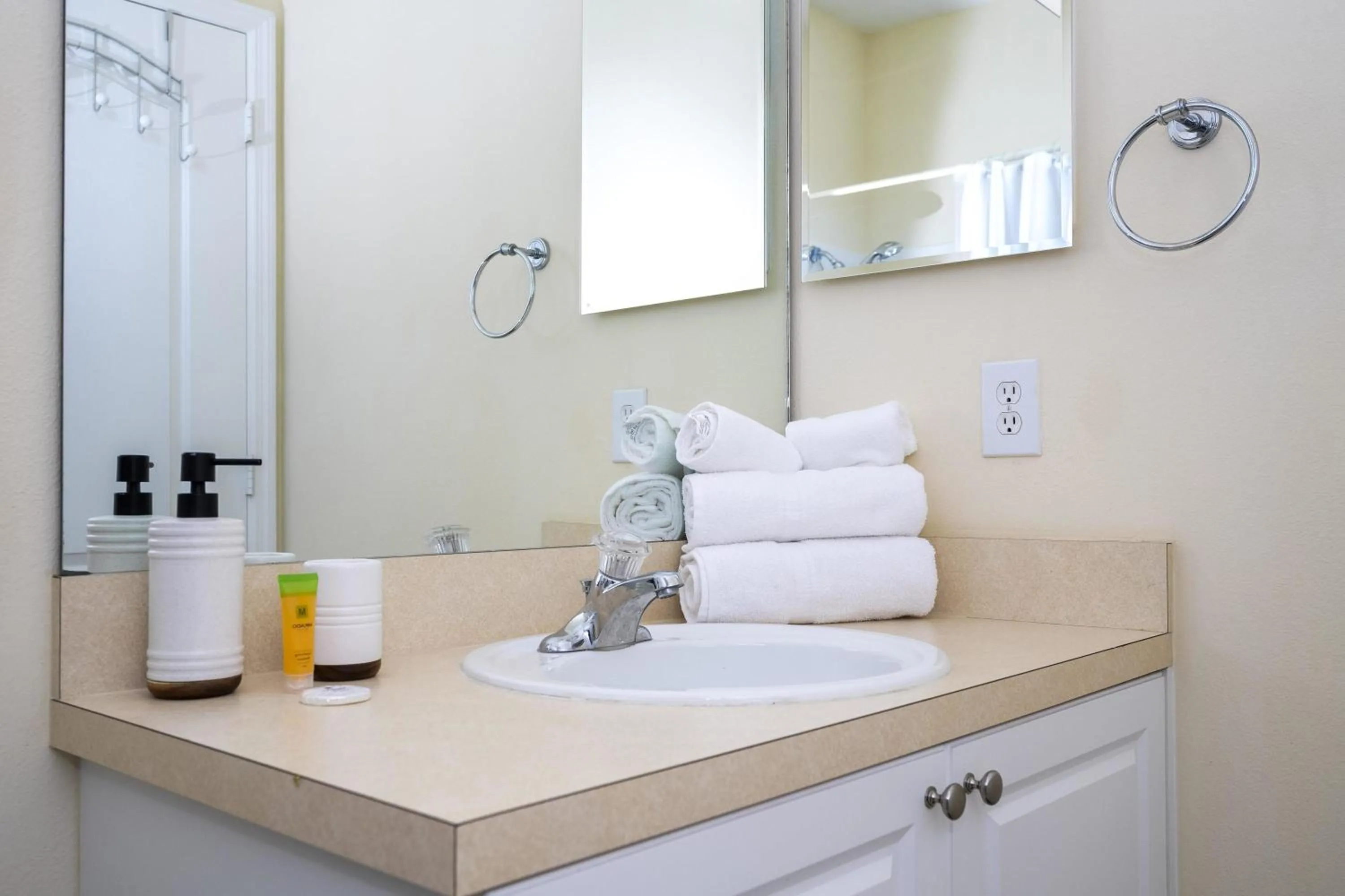 Marvelous 4Bd Close to Disney w Pool at 313 Tuscan Hills