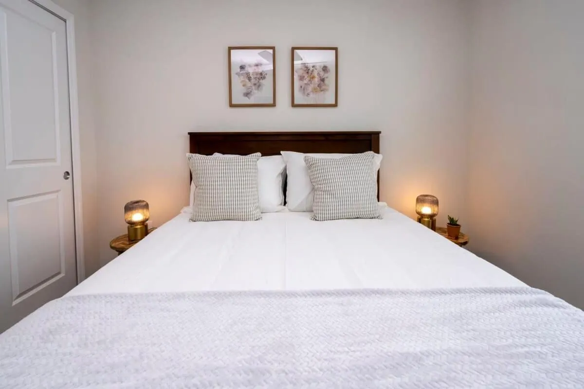 Bed in Stunning 5Bd w Pool at Windsor Island Resort 3814