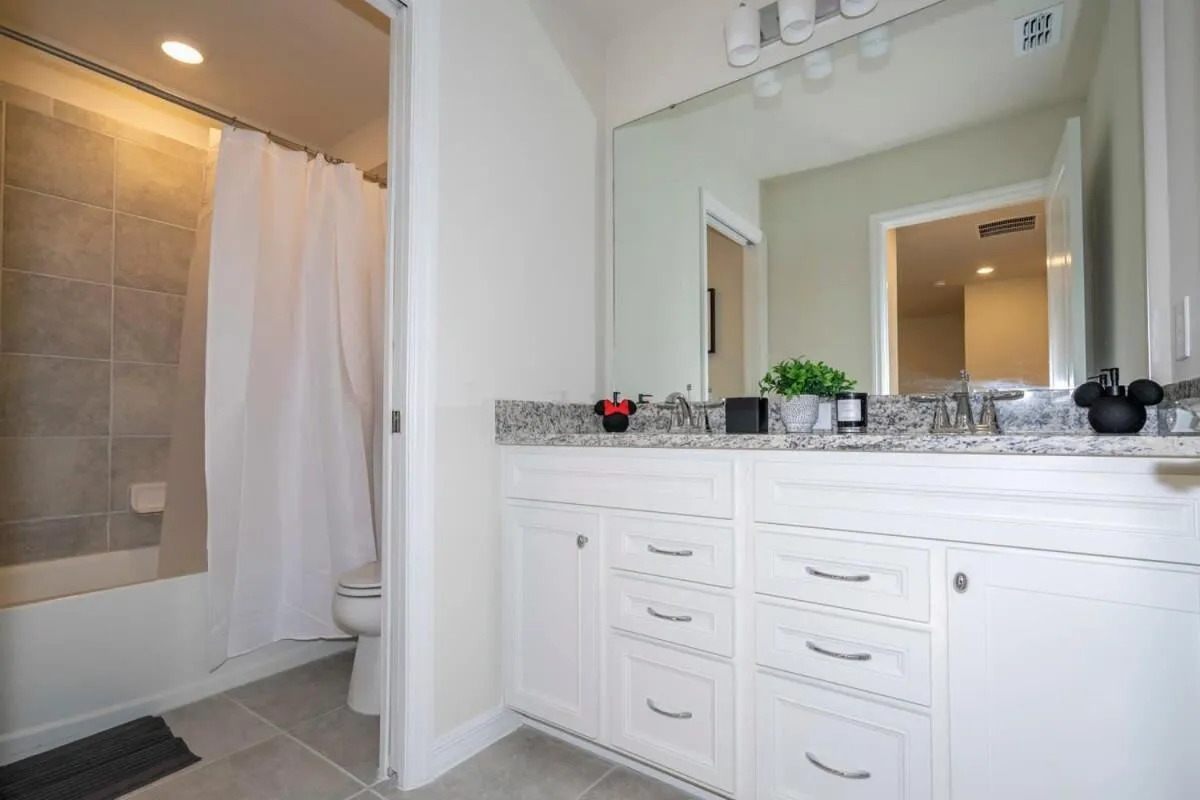 Stunning 5Bd w Pool at Windsor Island Resort 3814