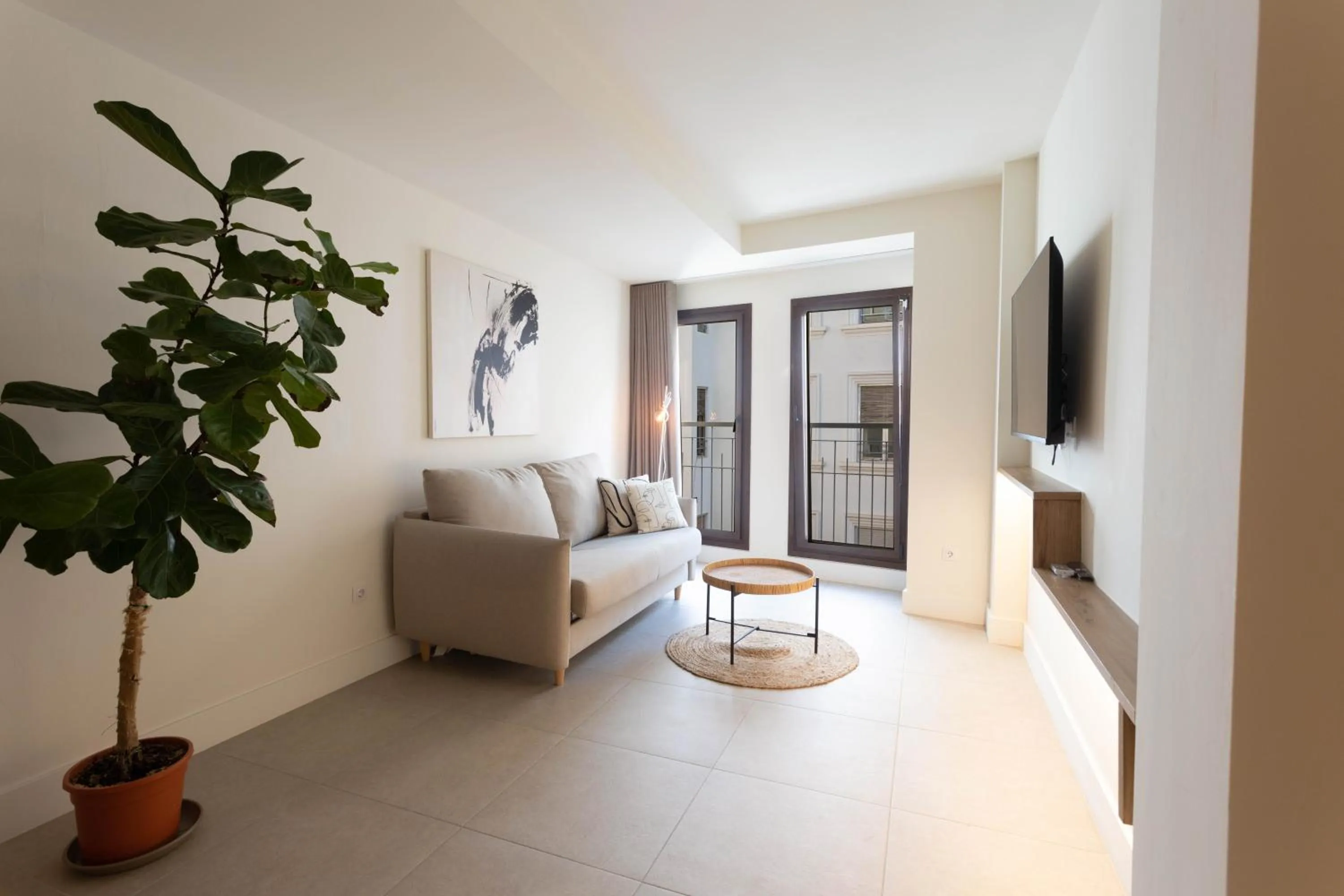 Photo of the whole room in Reina Victoria Velázquez