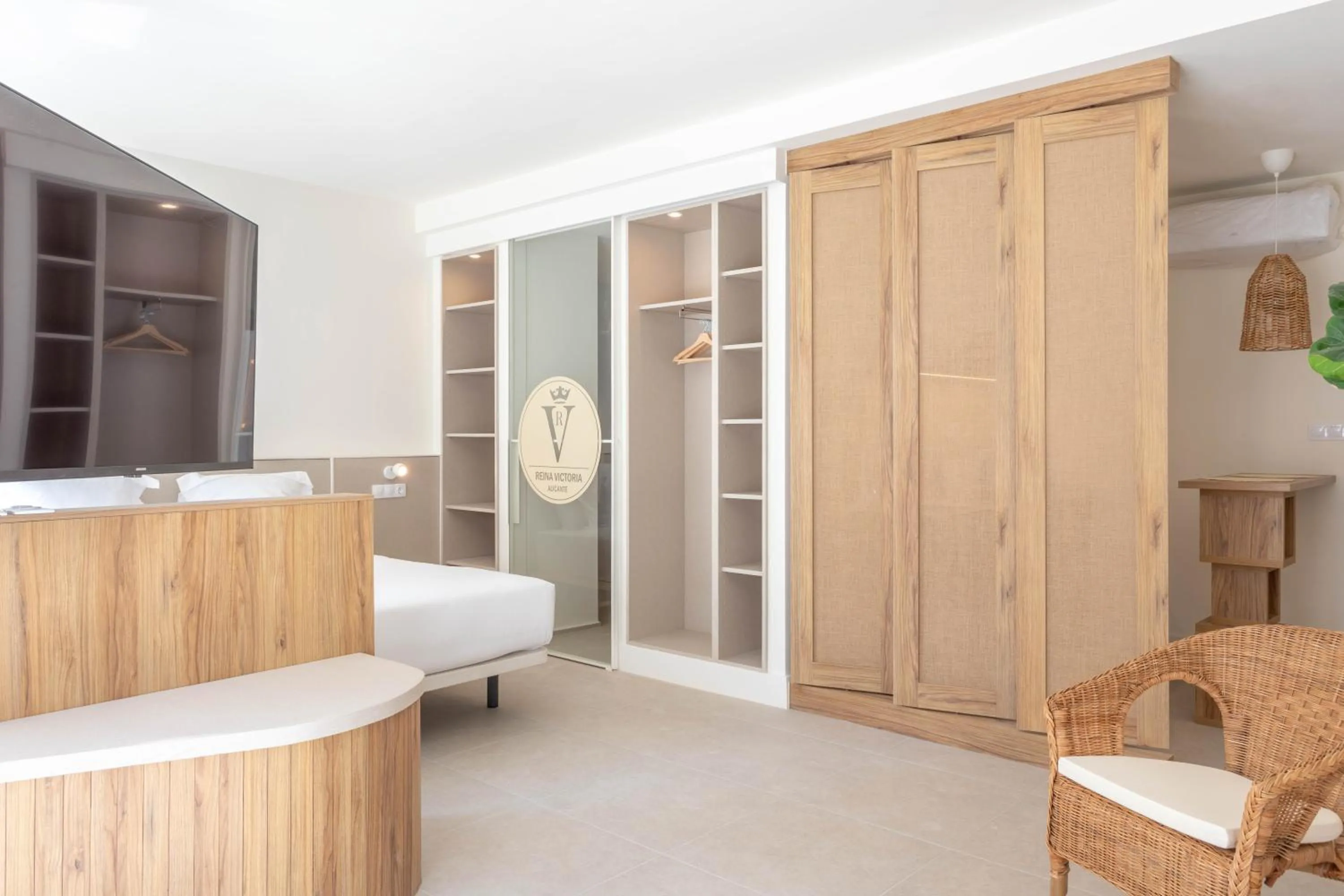 Property logo or sign in Reina Victoria Velázquez