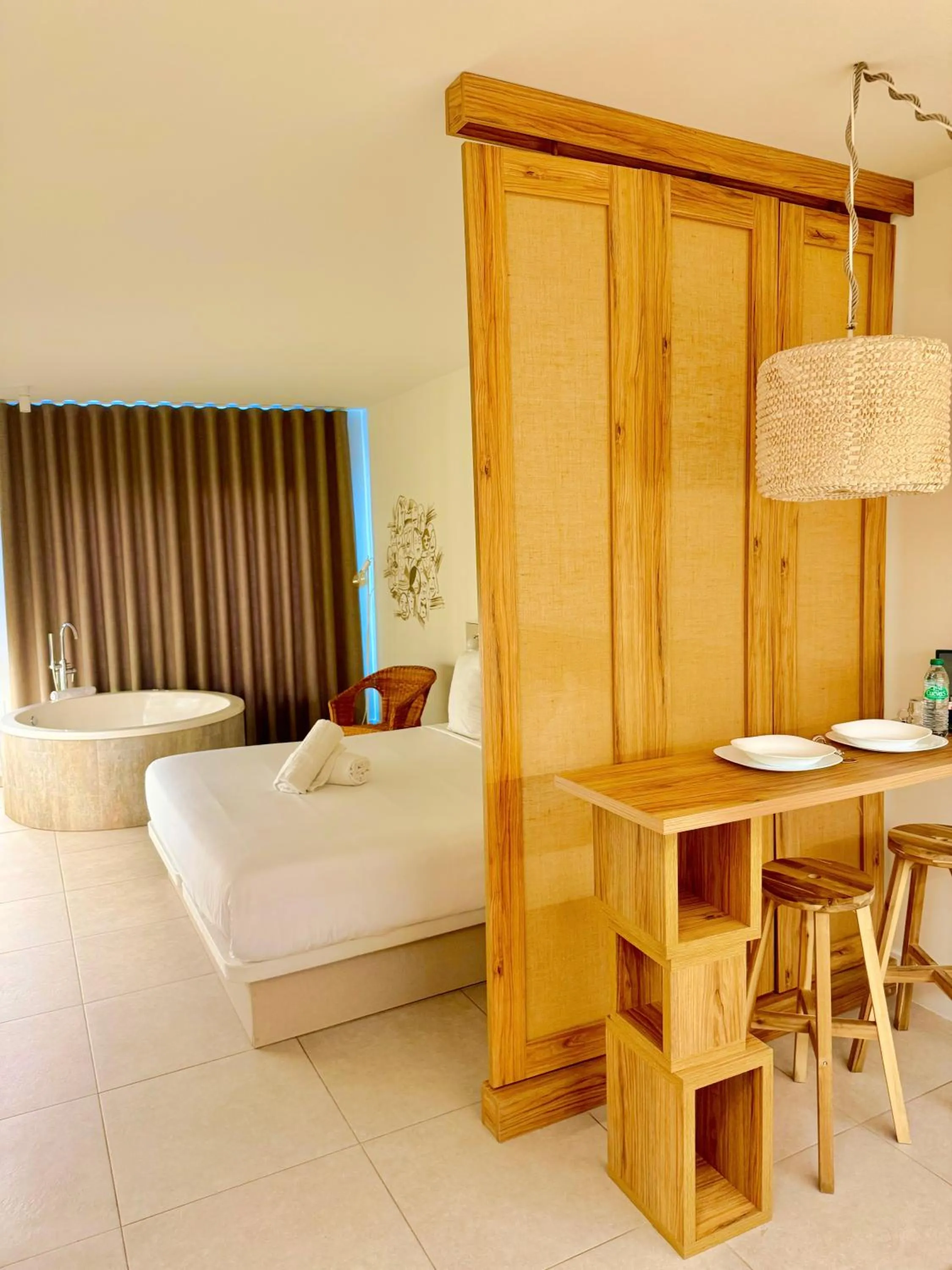 Photo of the whole room, Bed in Reina Victoria Velázquez