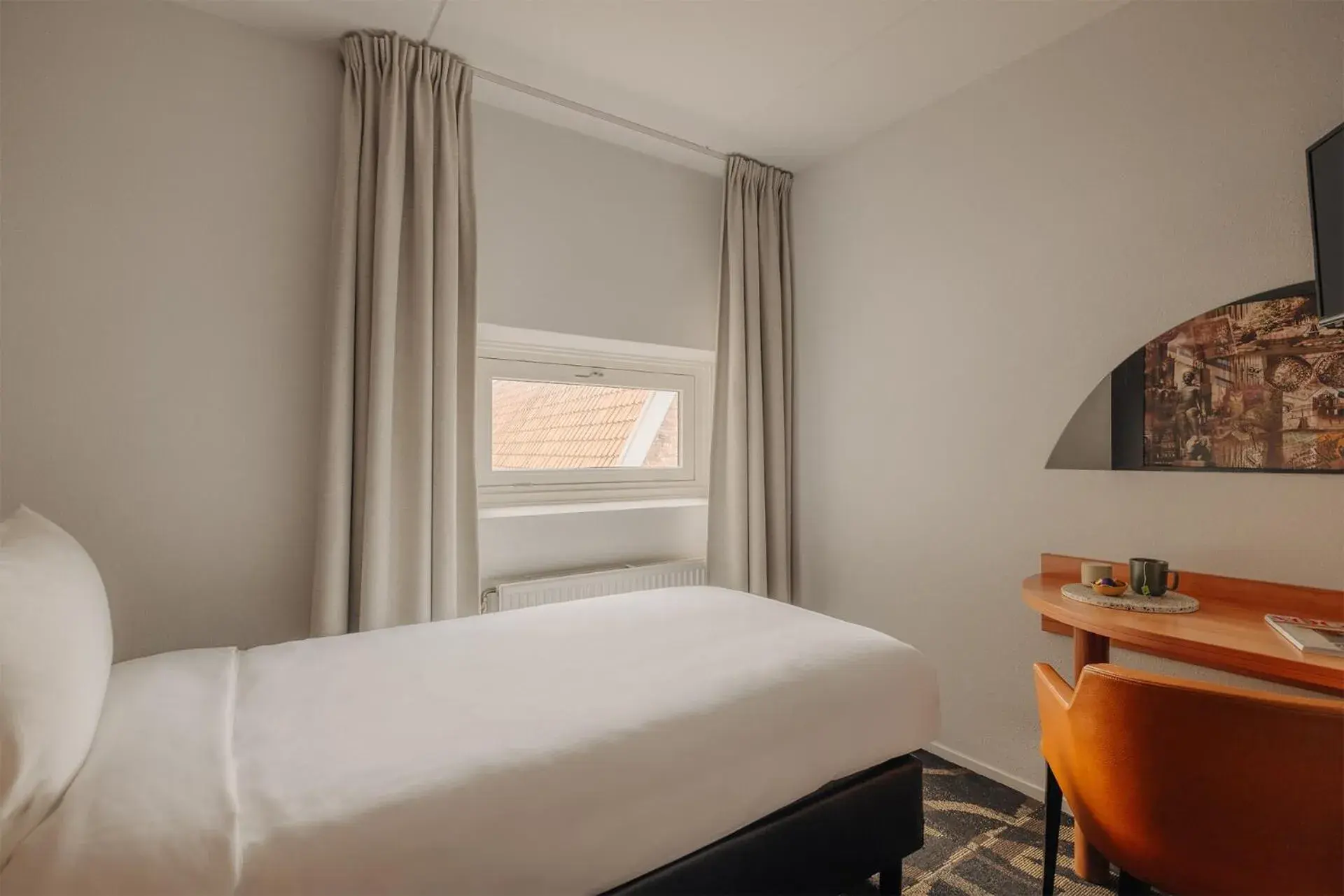 Comfort Room 1 Single Bed in Leonardo Hotel Groningen City Center Comfort Room 1 Single Bed in Leonardo Hotel Groningen City Center