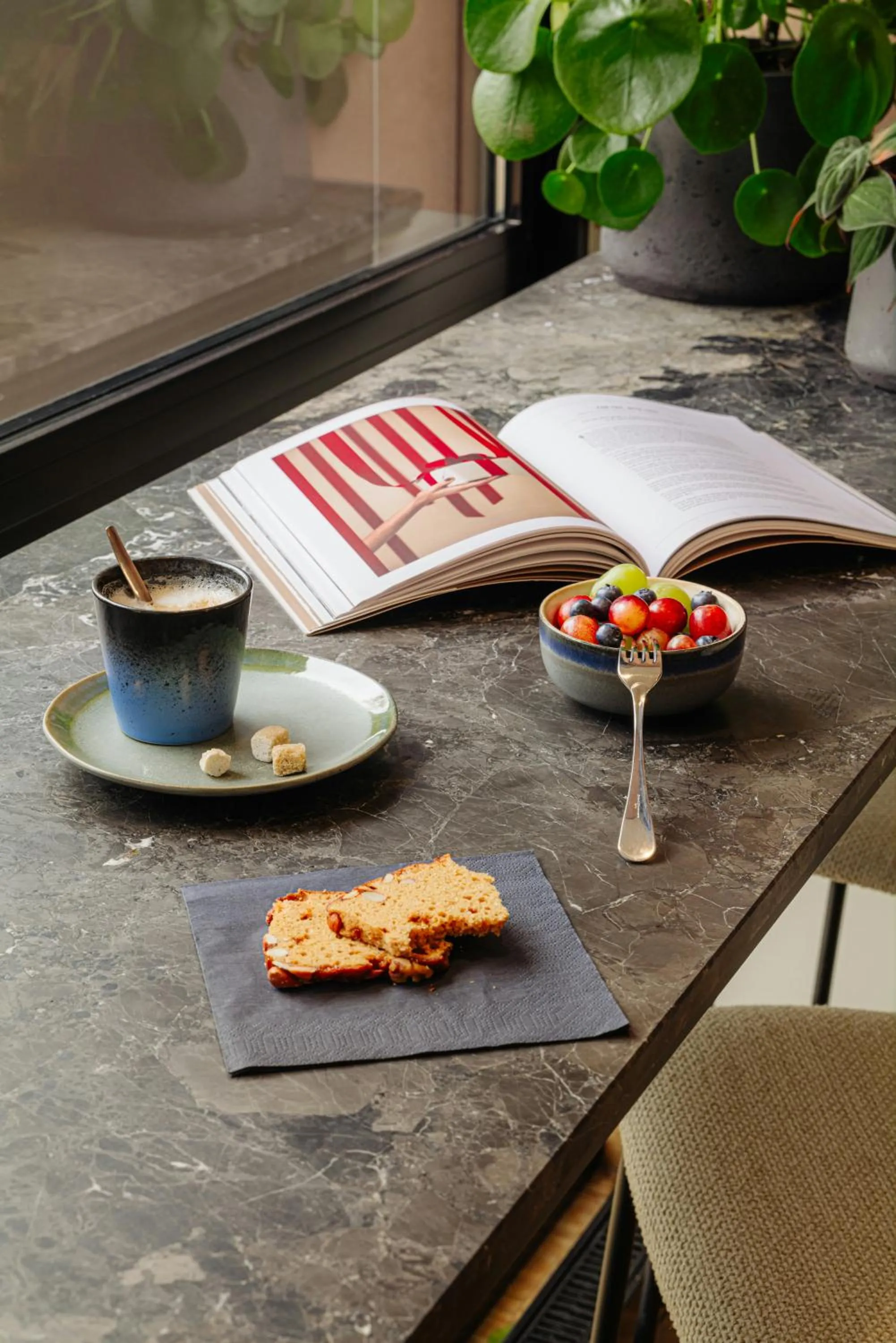 Lobby or reception in Leonardo Hotel Groningen City Center