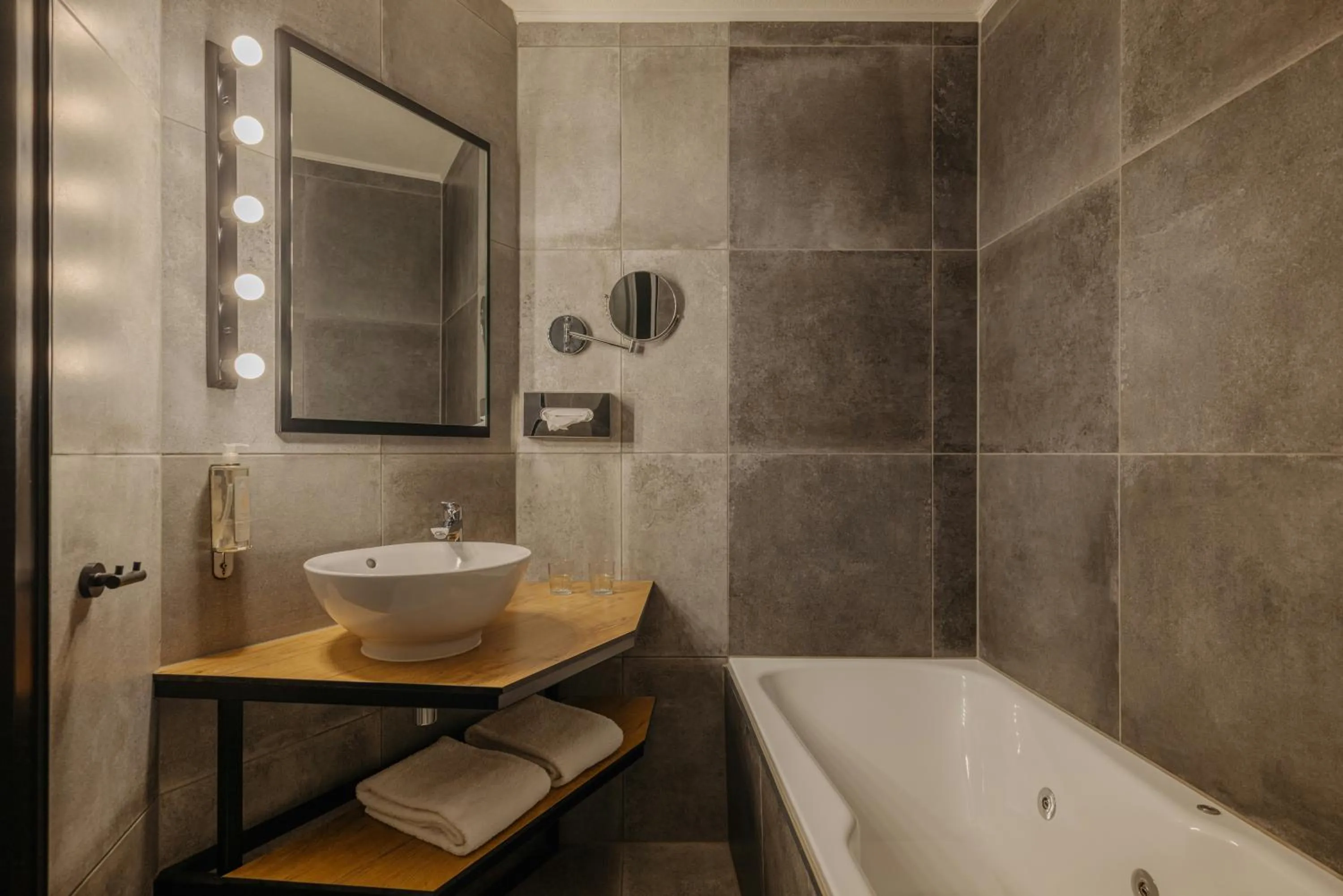 Bathroom in Leonardo Hotel Groningen City Center