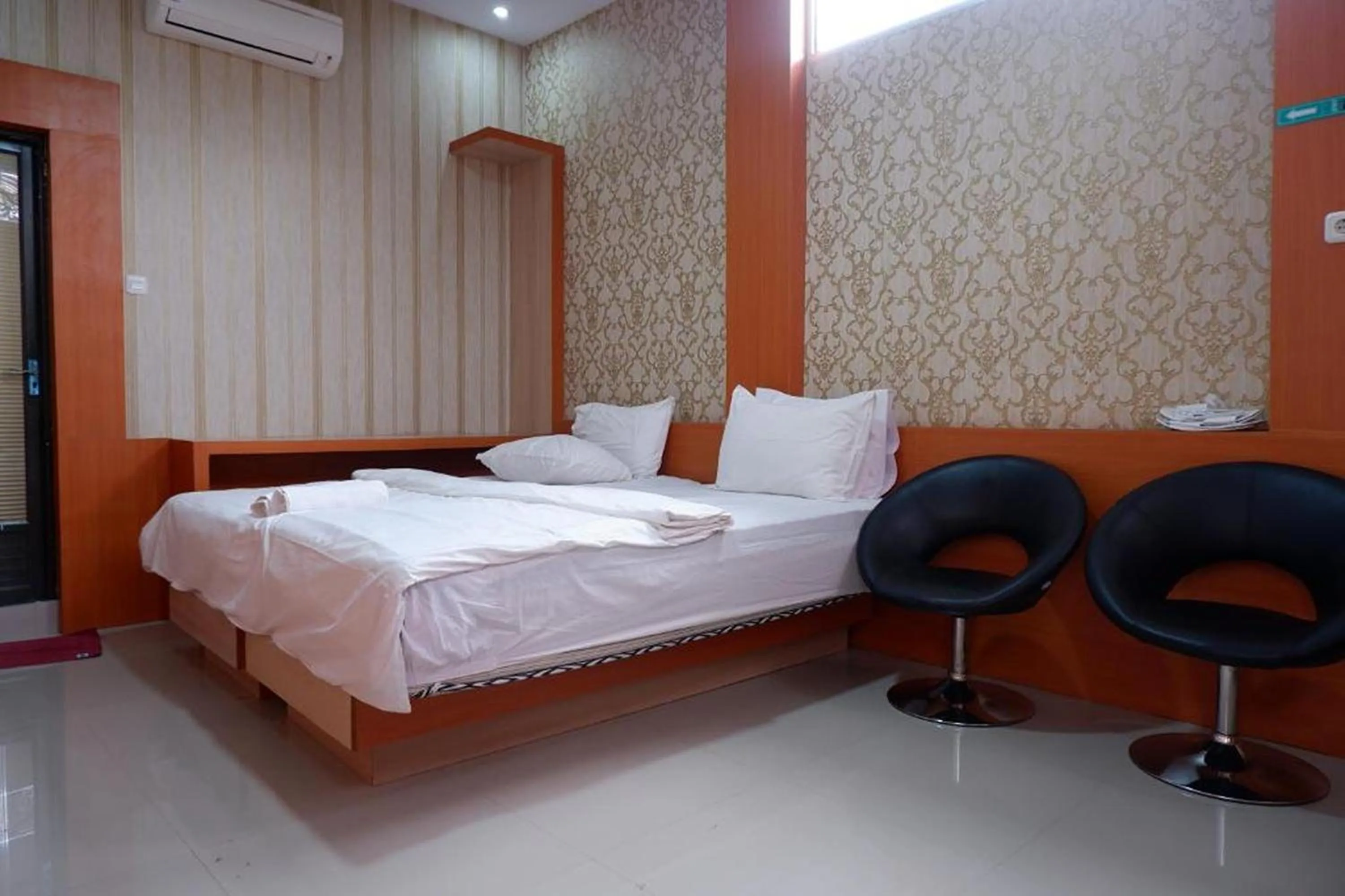 Bedroom, Bed in Hotel Manggasa Makale