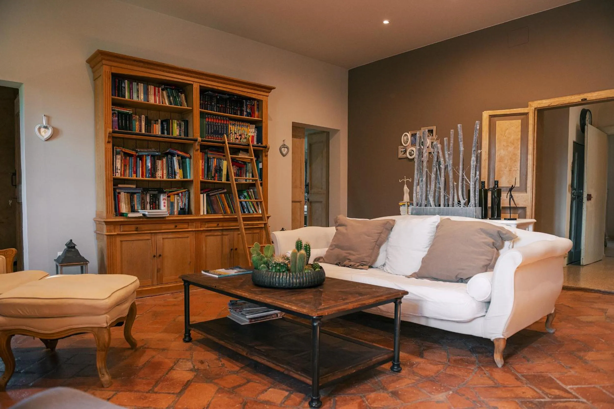 Library in Casa Grimaldi Hotel & Restaurant tre stelle S