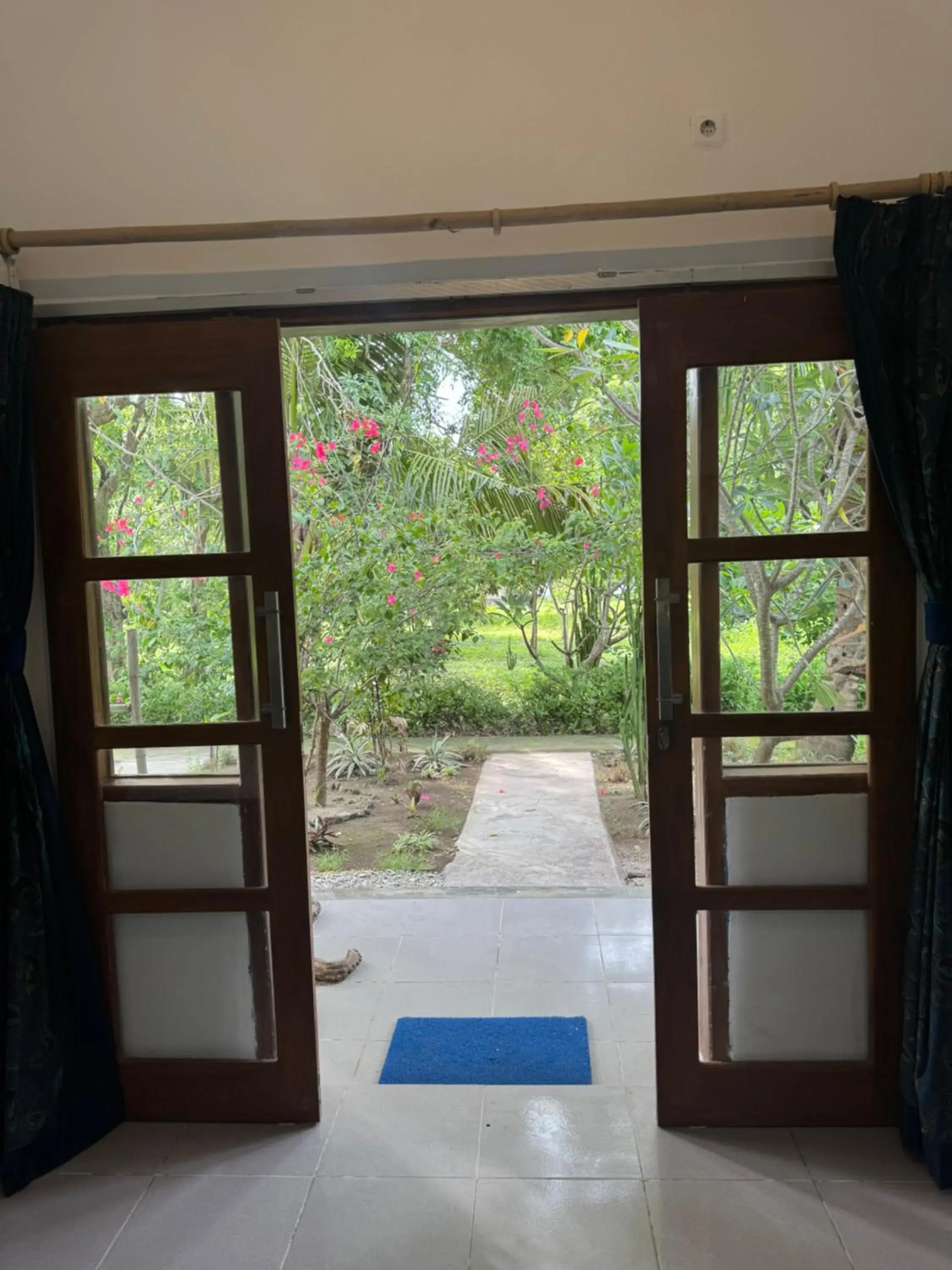 Deluxe Twin Room in Blue EmOcean Dive Resort Deluxe Twin Room in Blue EmOcean Dive Resort