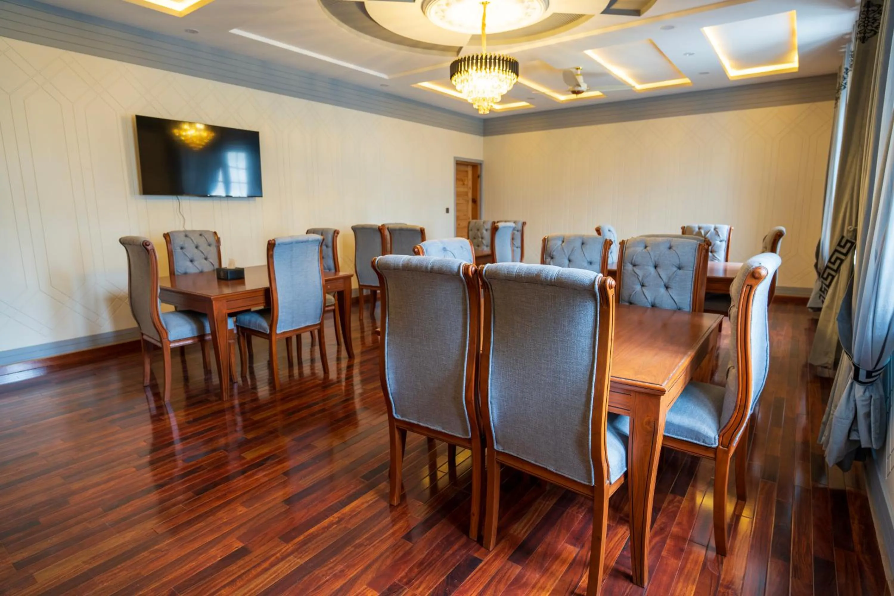 Dining area in Dirleh Hotel
