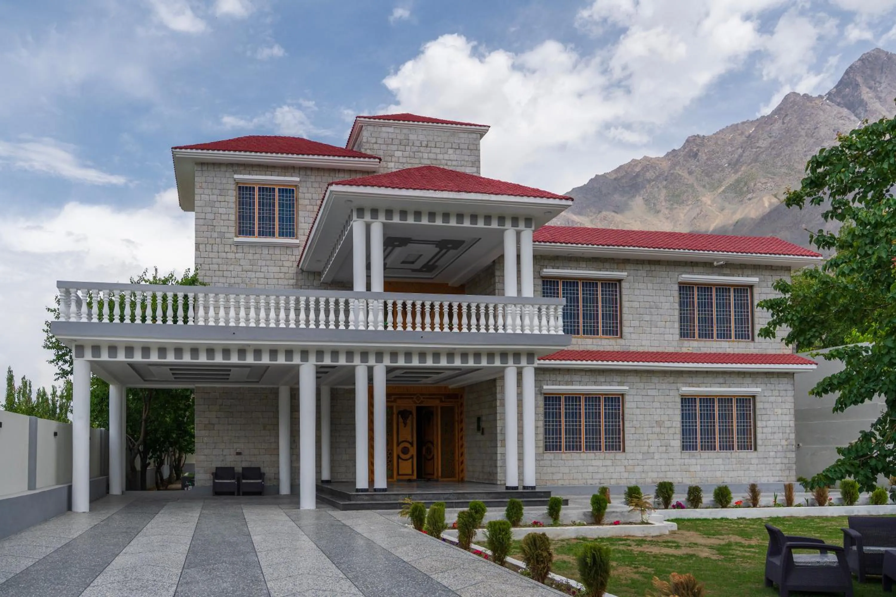 Property building in Dirleh Hotel