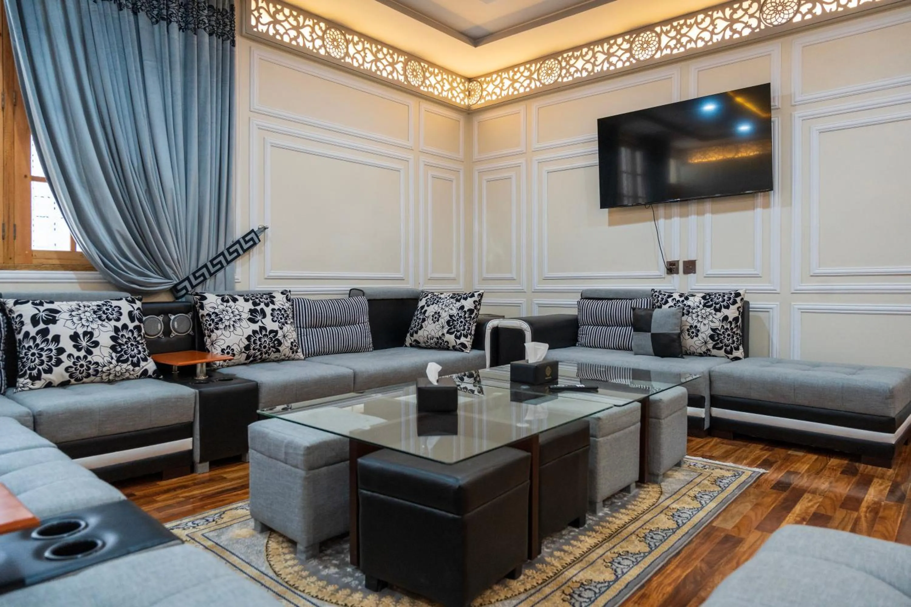 Lobby or reception in Dirleh Hotel