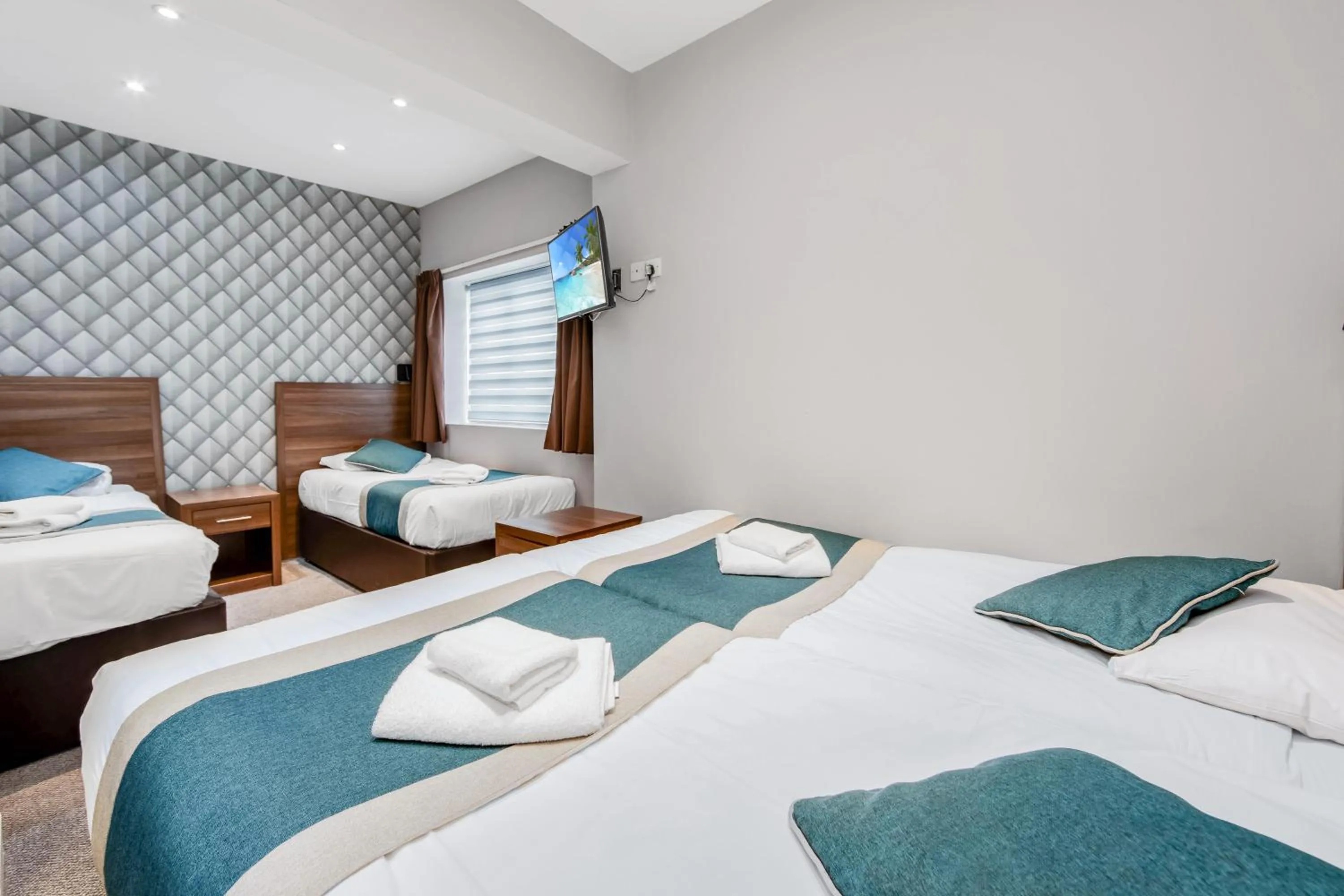 Bed in King Solomon Hotel- Golders Green