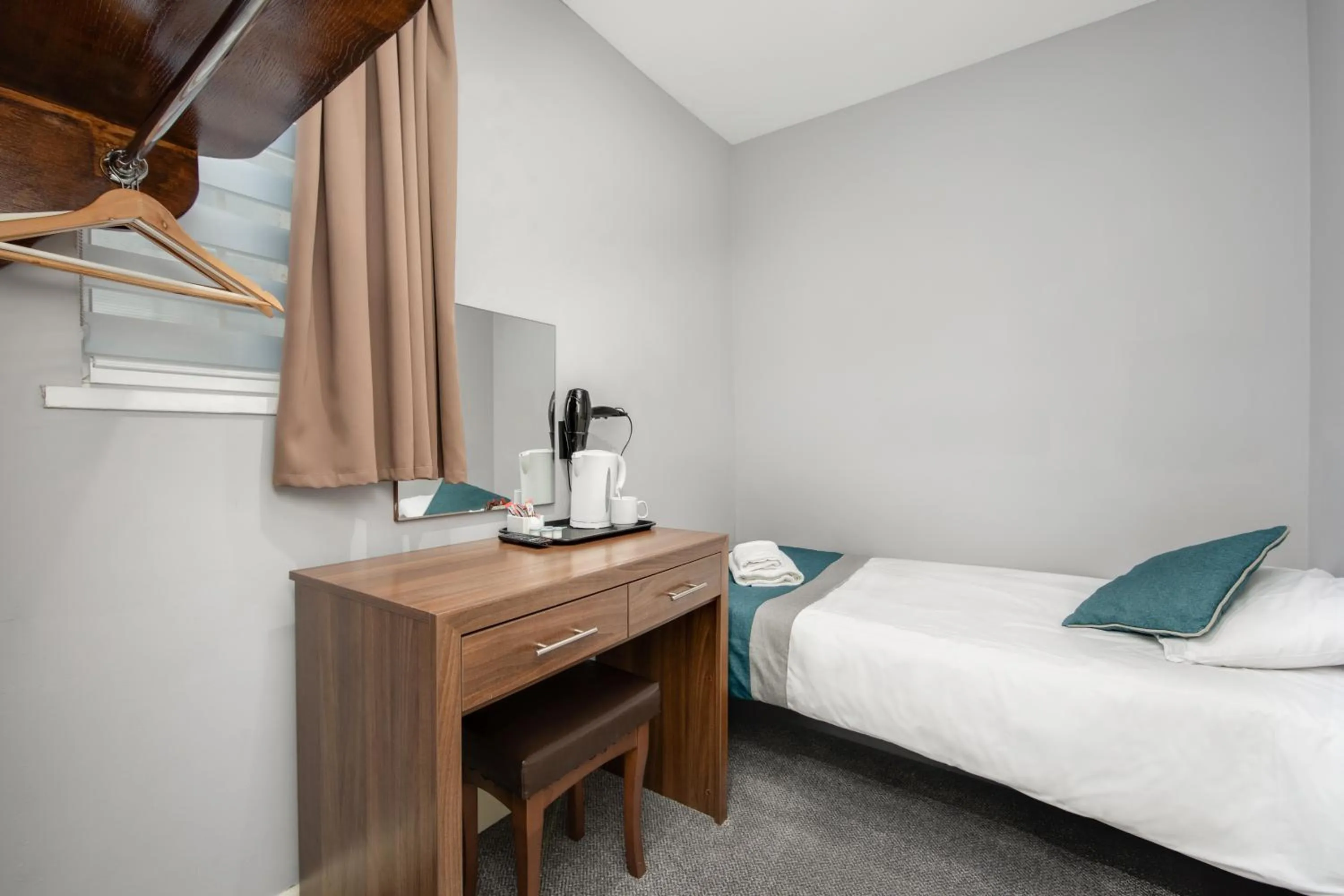 Bed in King Solomon Hotel- Golders Green