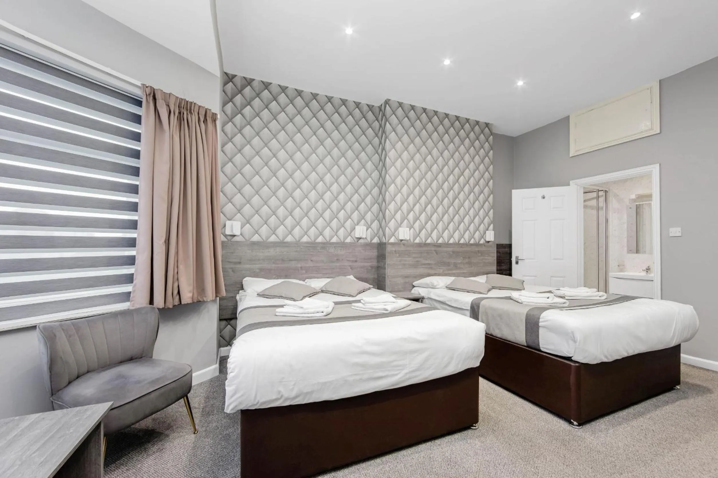 Bed in King Solomon Hotel- Golders Green