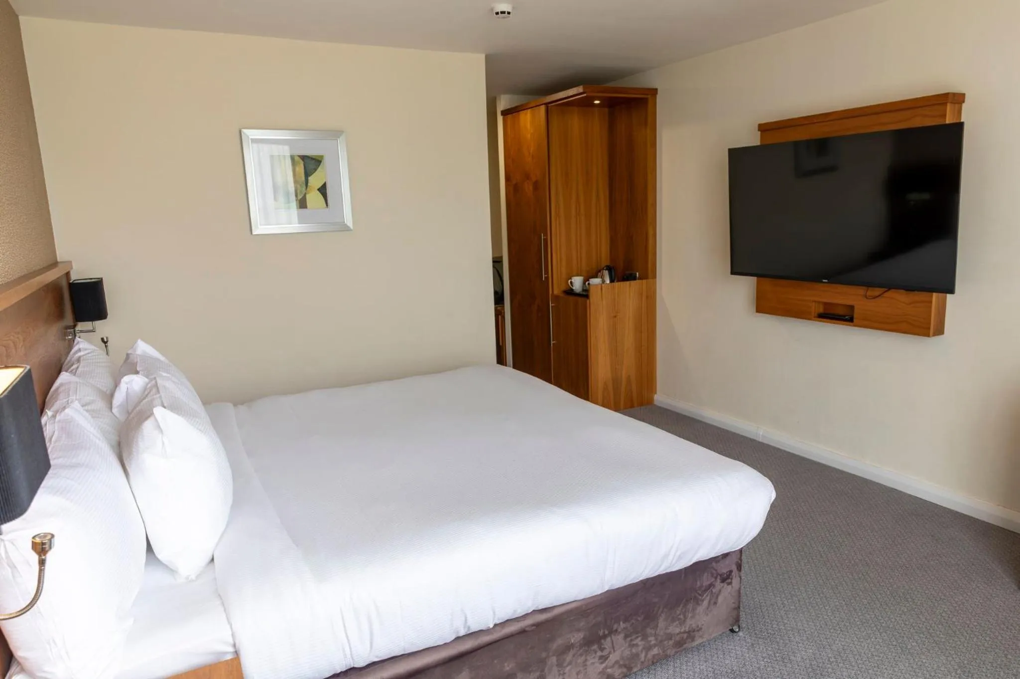 Photo of the whole room, Bed in Holiday Inn Newcastle Gosforth Park by IHG