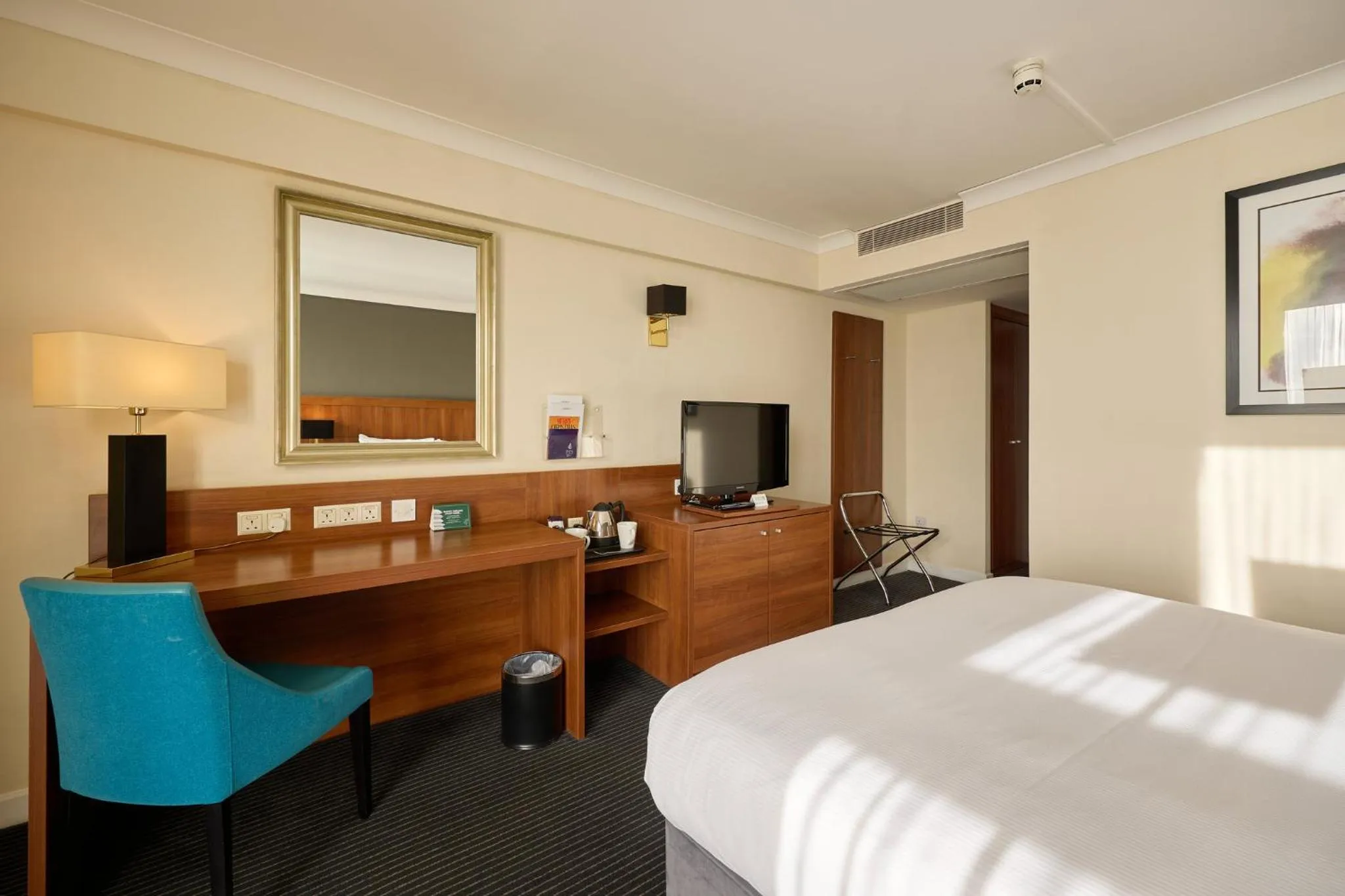 Photo of the whole room, Bed in Holiday Inn Newcastle Gosforth Park by IHG