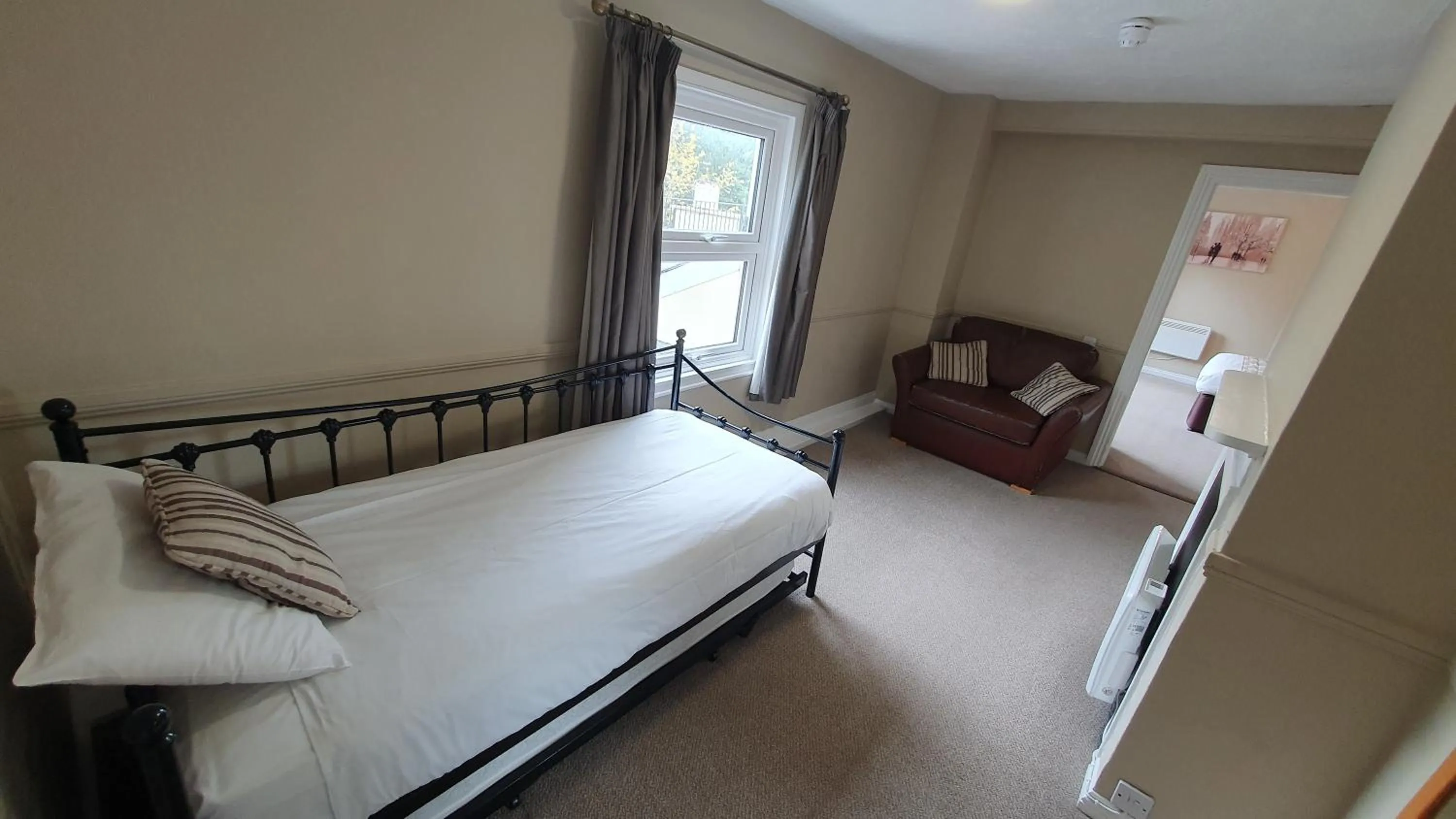 Bed in Alton House Hotel