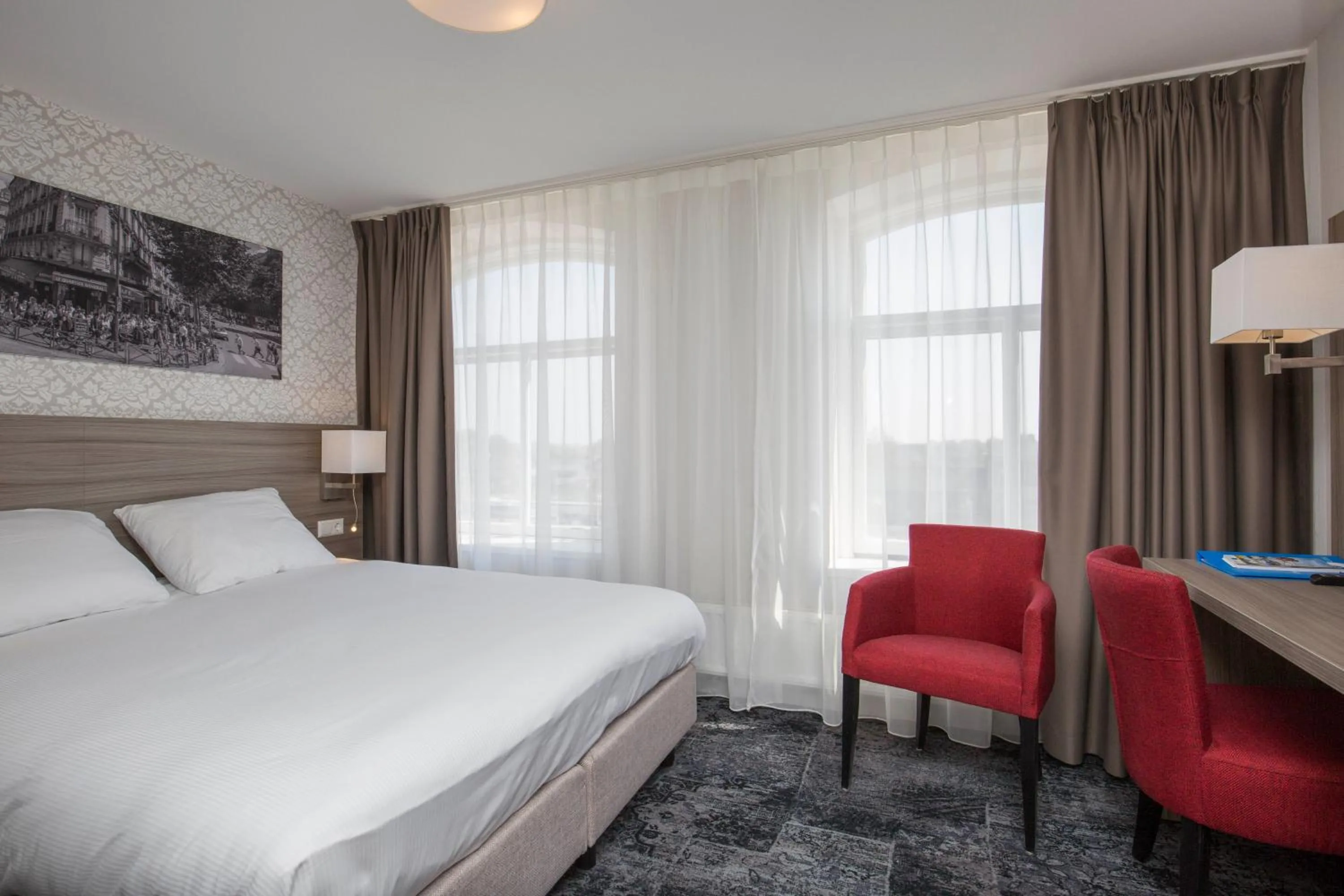 Photo of the whole room, Bed in Fletcher Hotel-Restaurant Middelburg