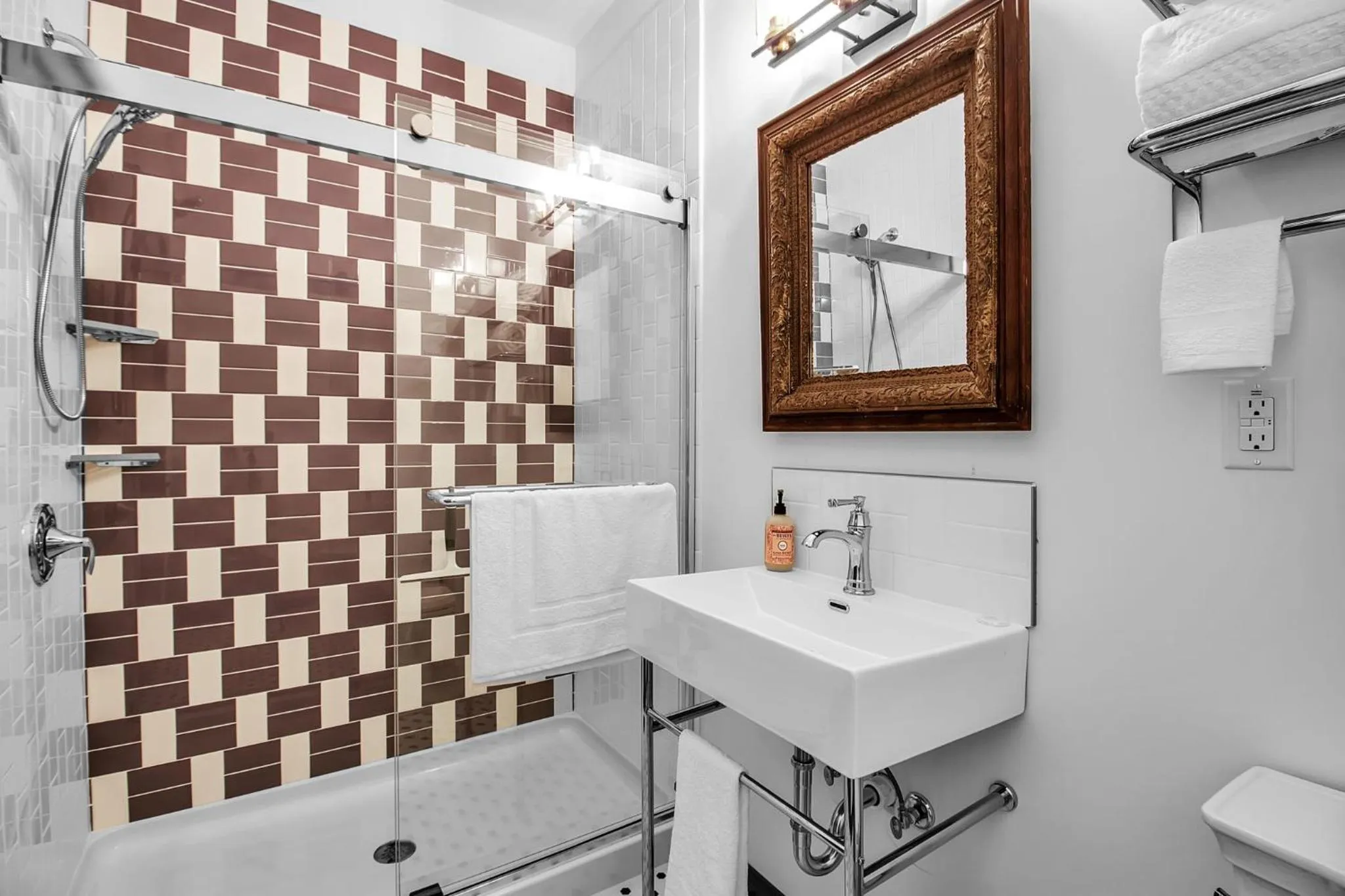 Shower in Webber Hotel