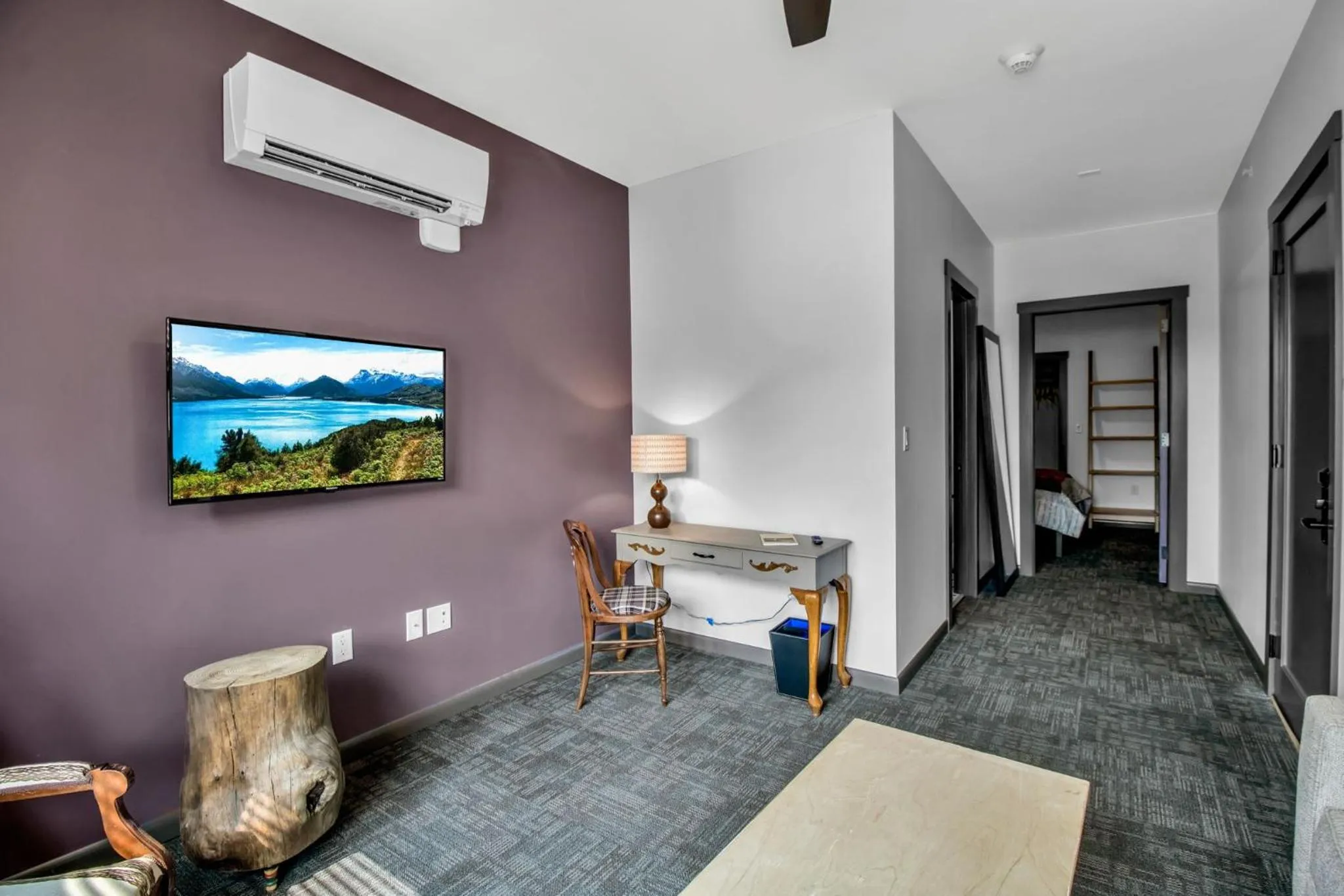 Photo of the whole room in Webber Hotel