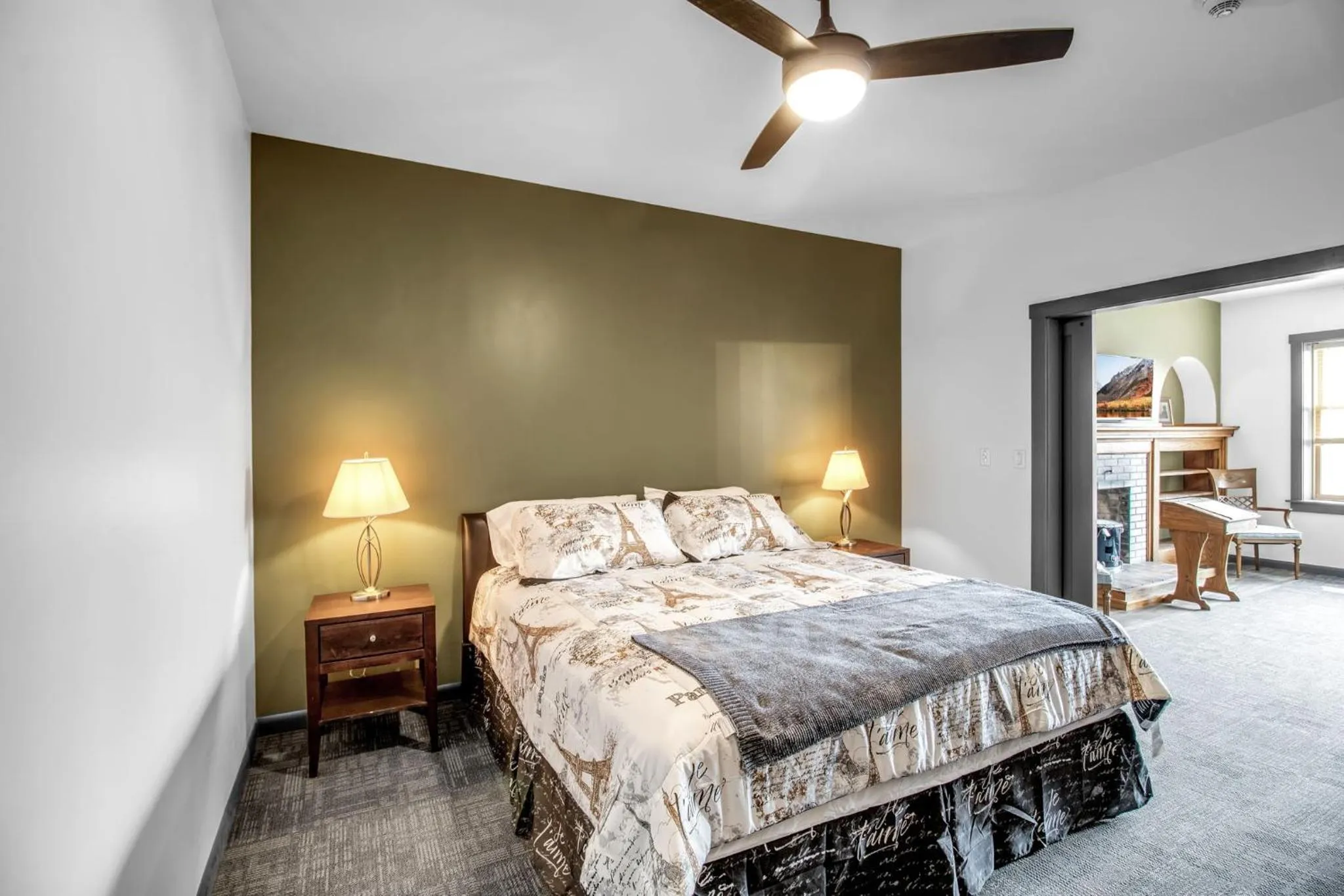 Bedroom, Bed in Webber Hotel