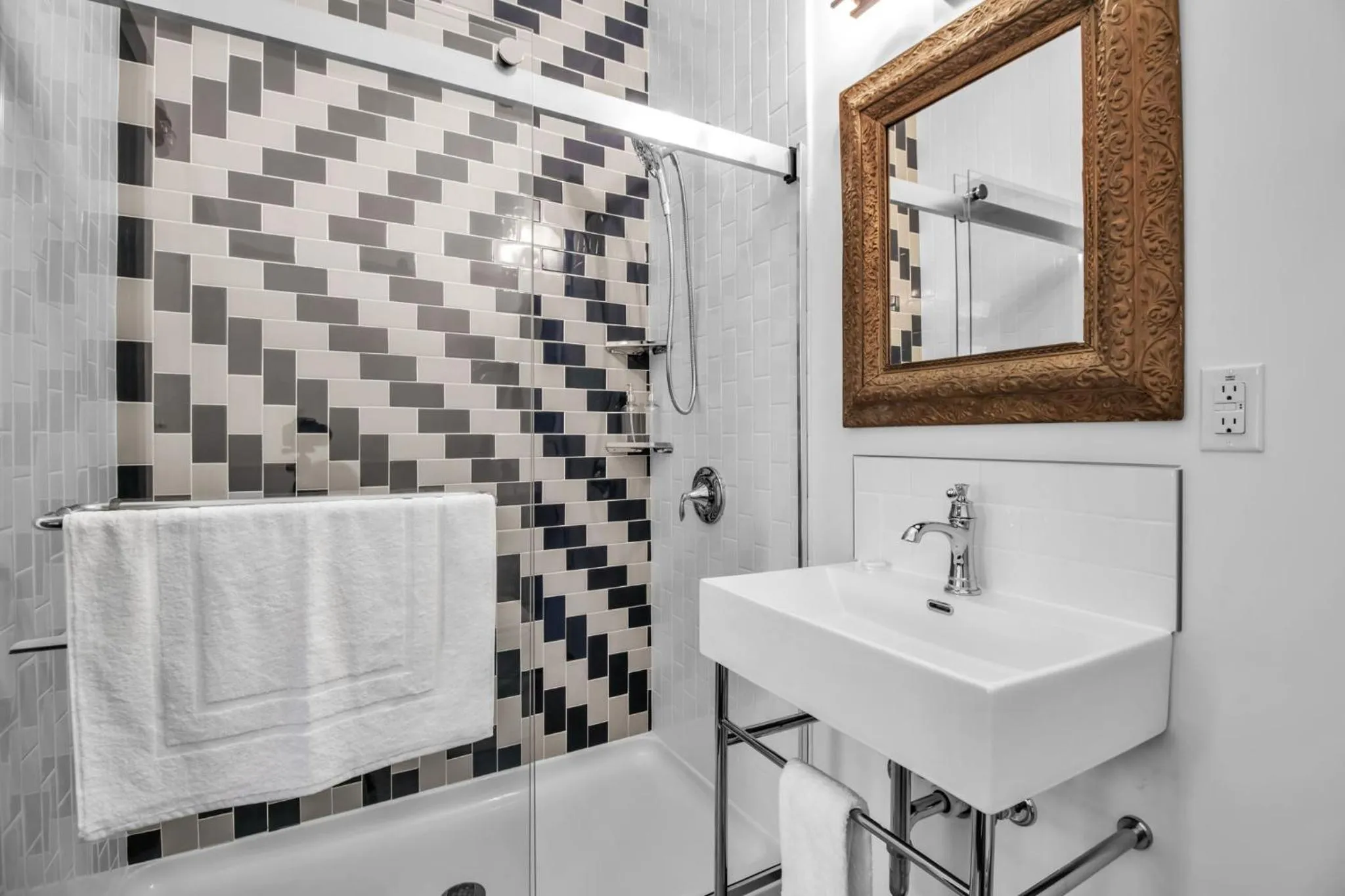 Shower in Webber Hotel