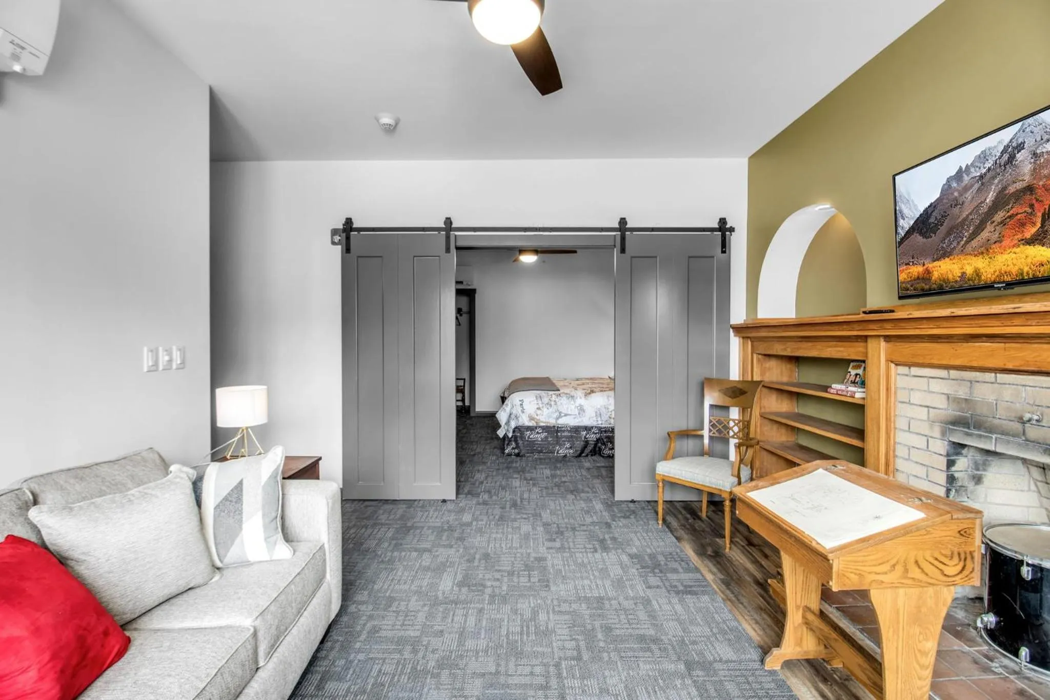 Living room, Bed in Webber Hotel