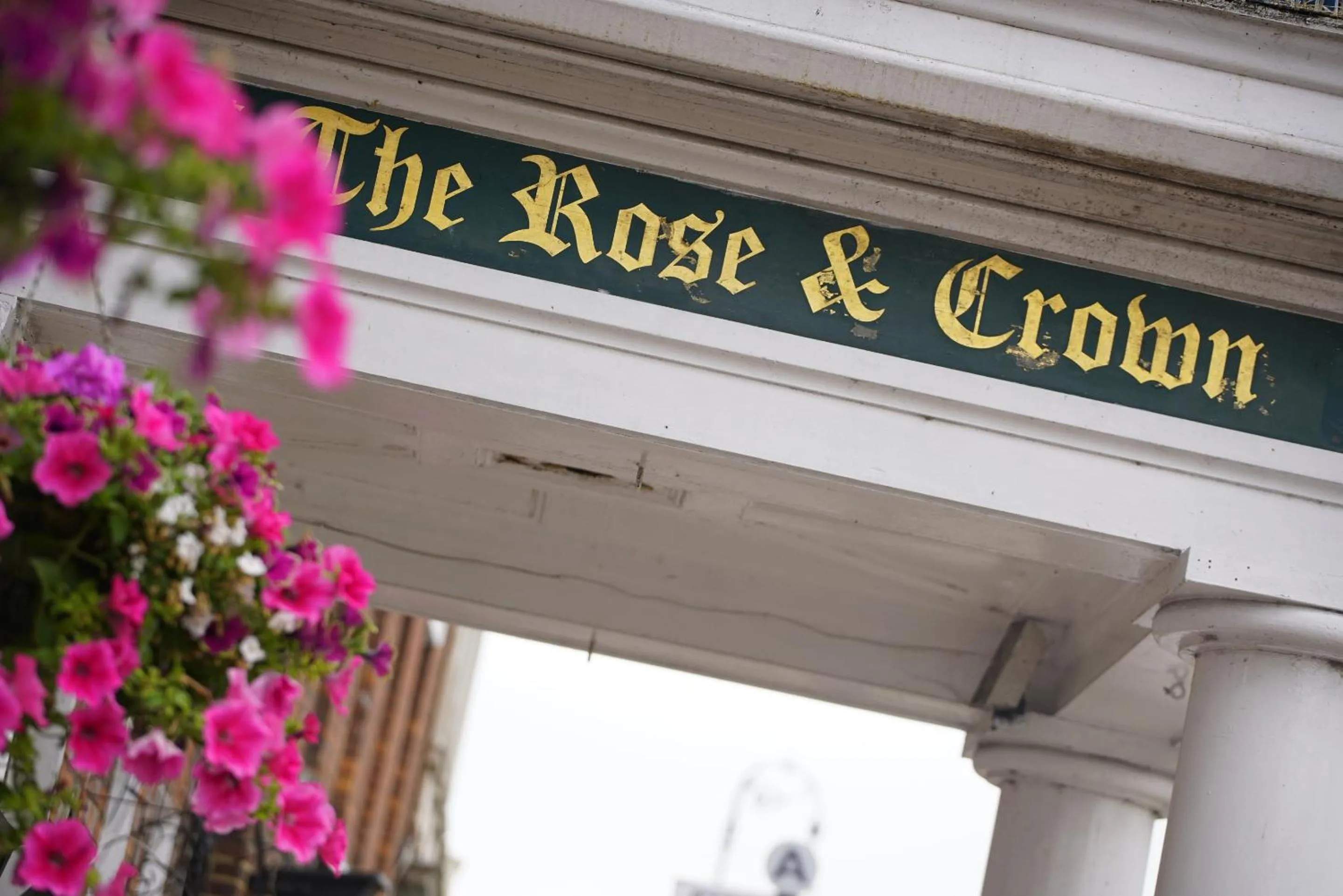Facade/entrance in Rose & Crown Hotel Tonbridge By Uno