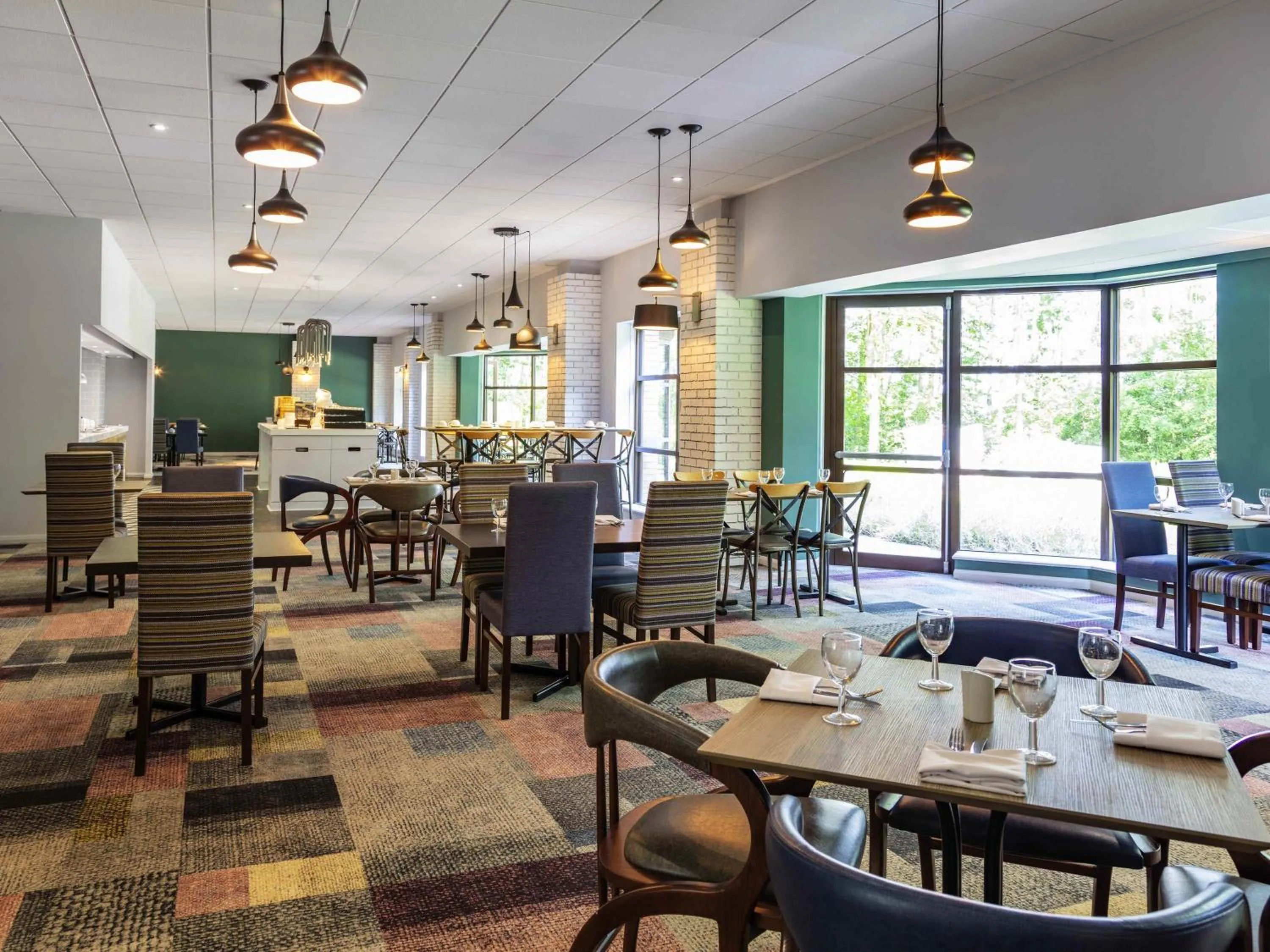 Restaurant/places to eat in Novotel Newcastle Airport