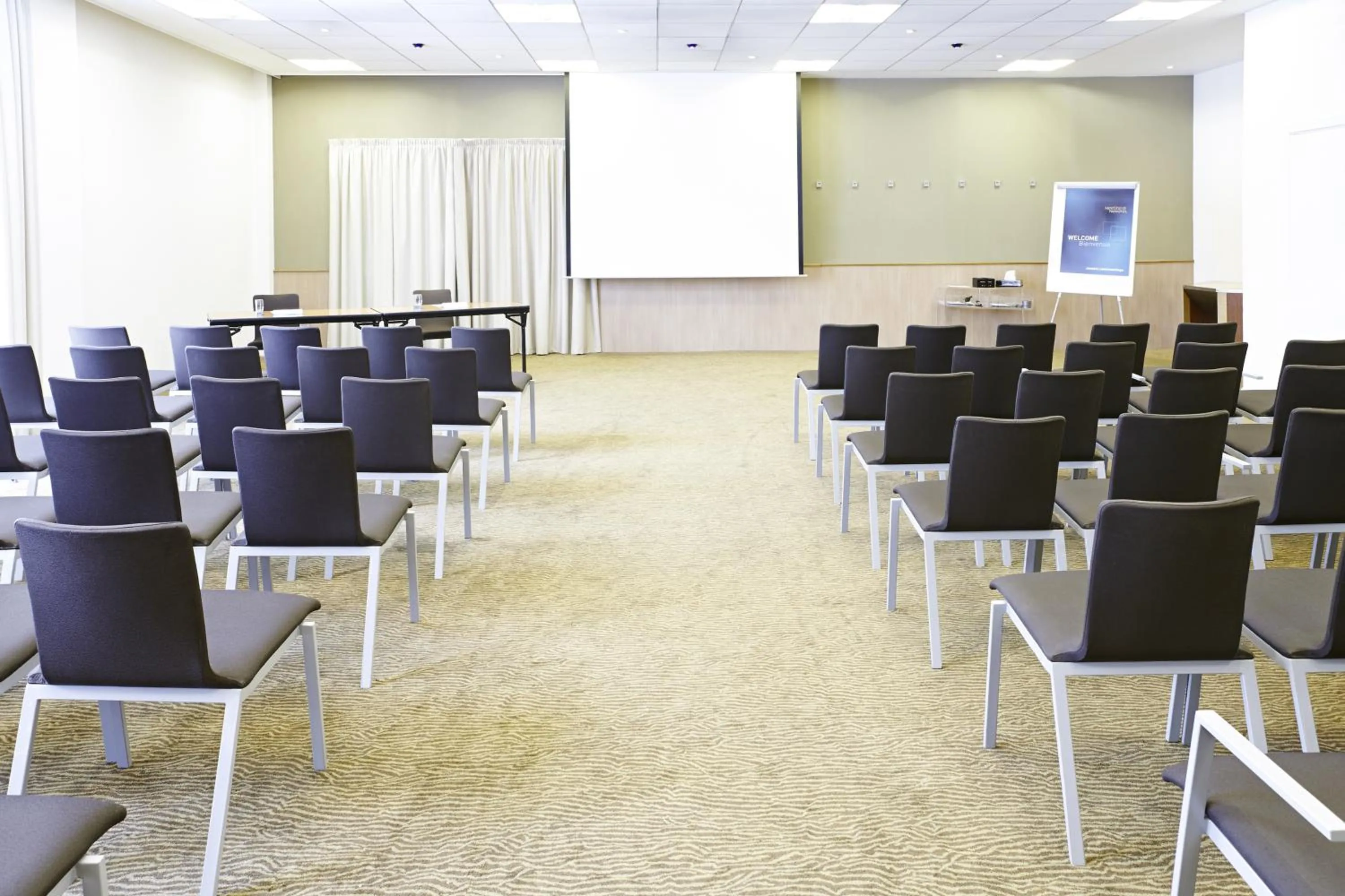 Meeting/conference room in Novotel Newcastle Airport