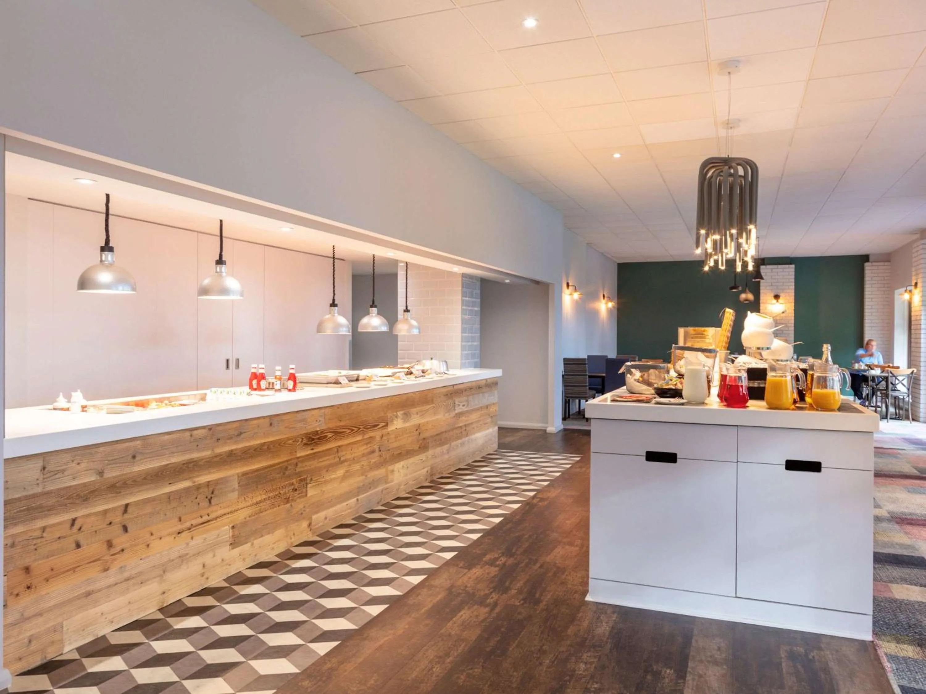 Restaurant/places to eat in Novotel Newcastle Airport