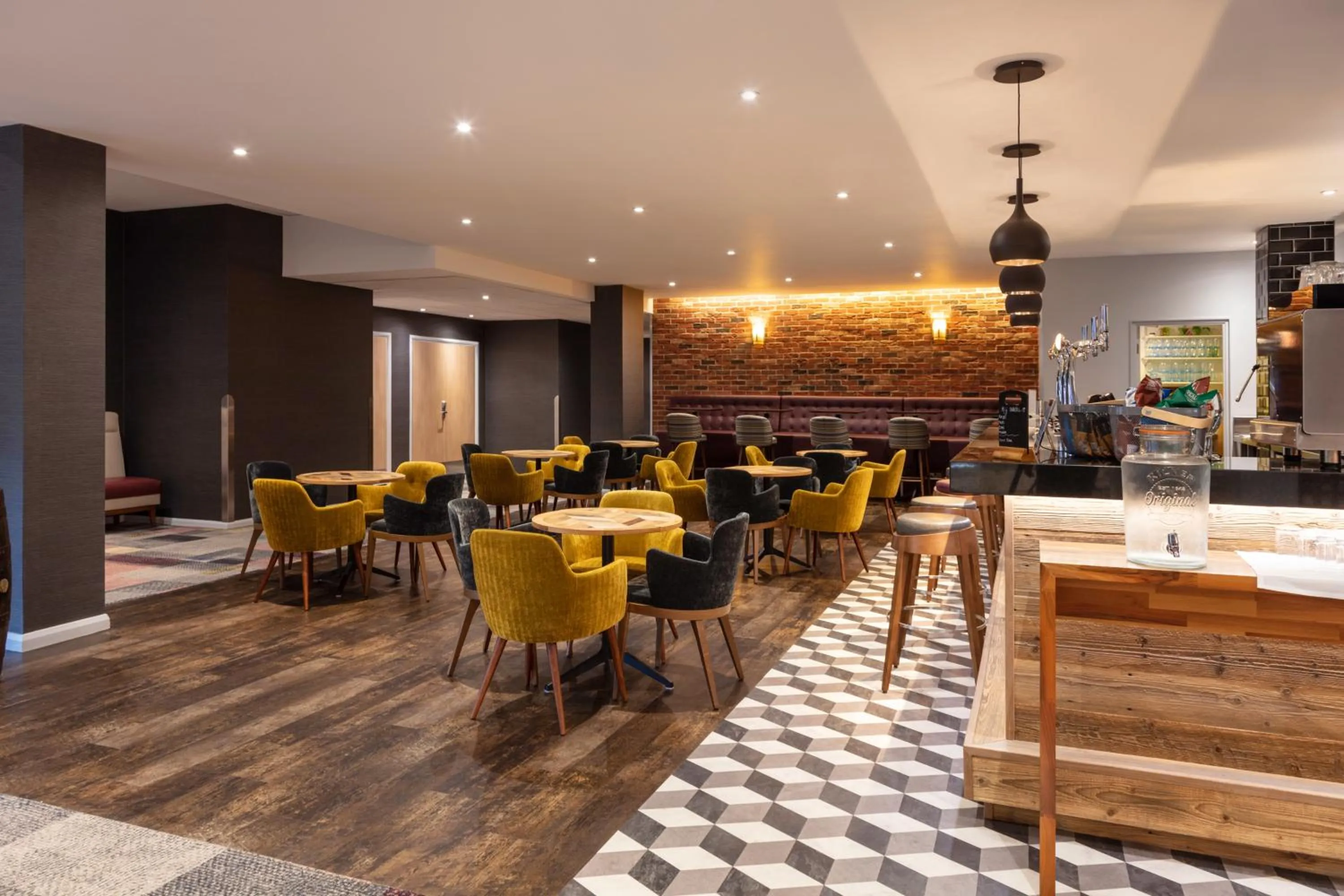 Lounge or bar in Novotel Newcastle Airport