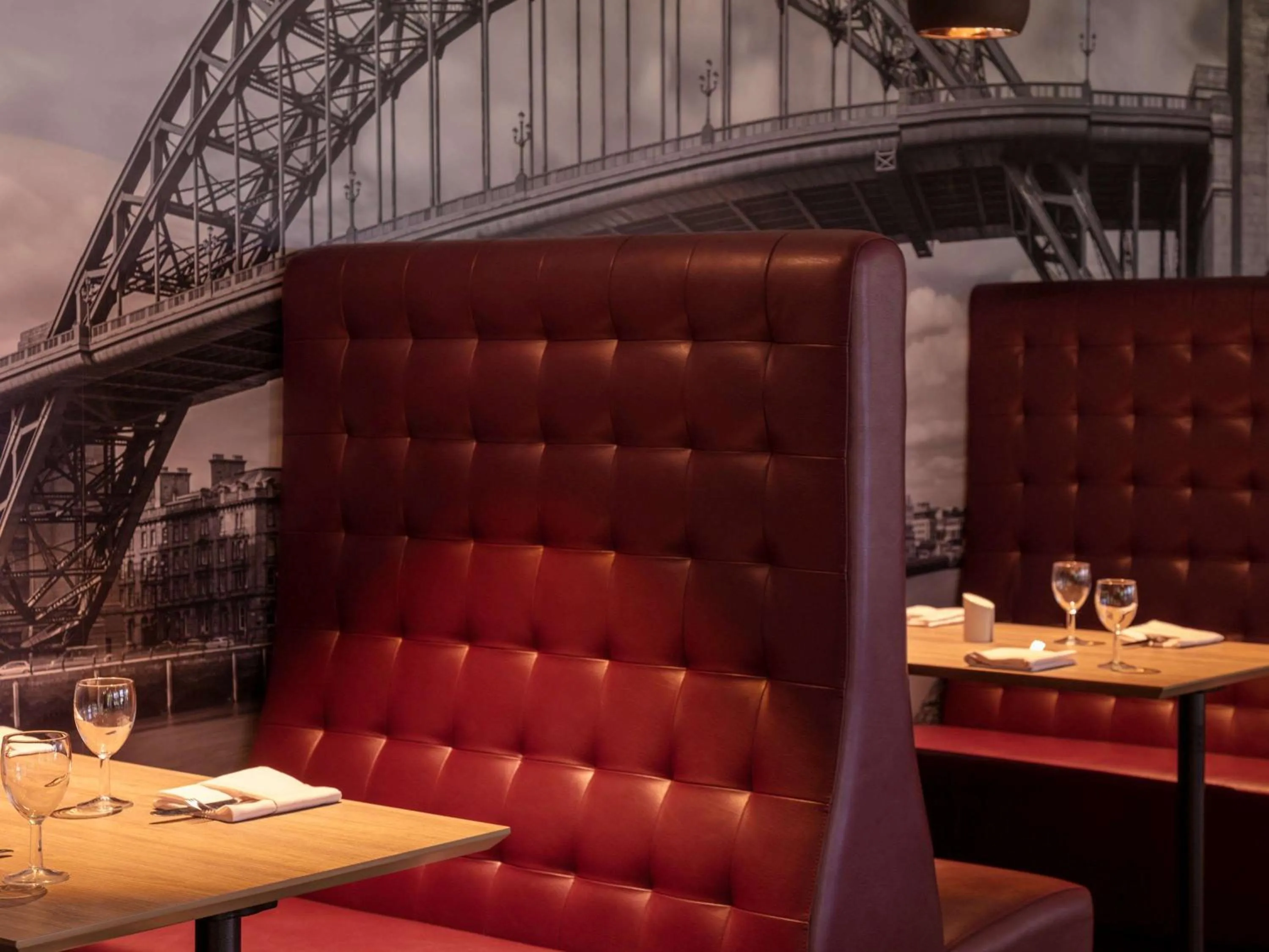 Restaurant/places to eat in Novotel Newcastle Airport