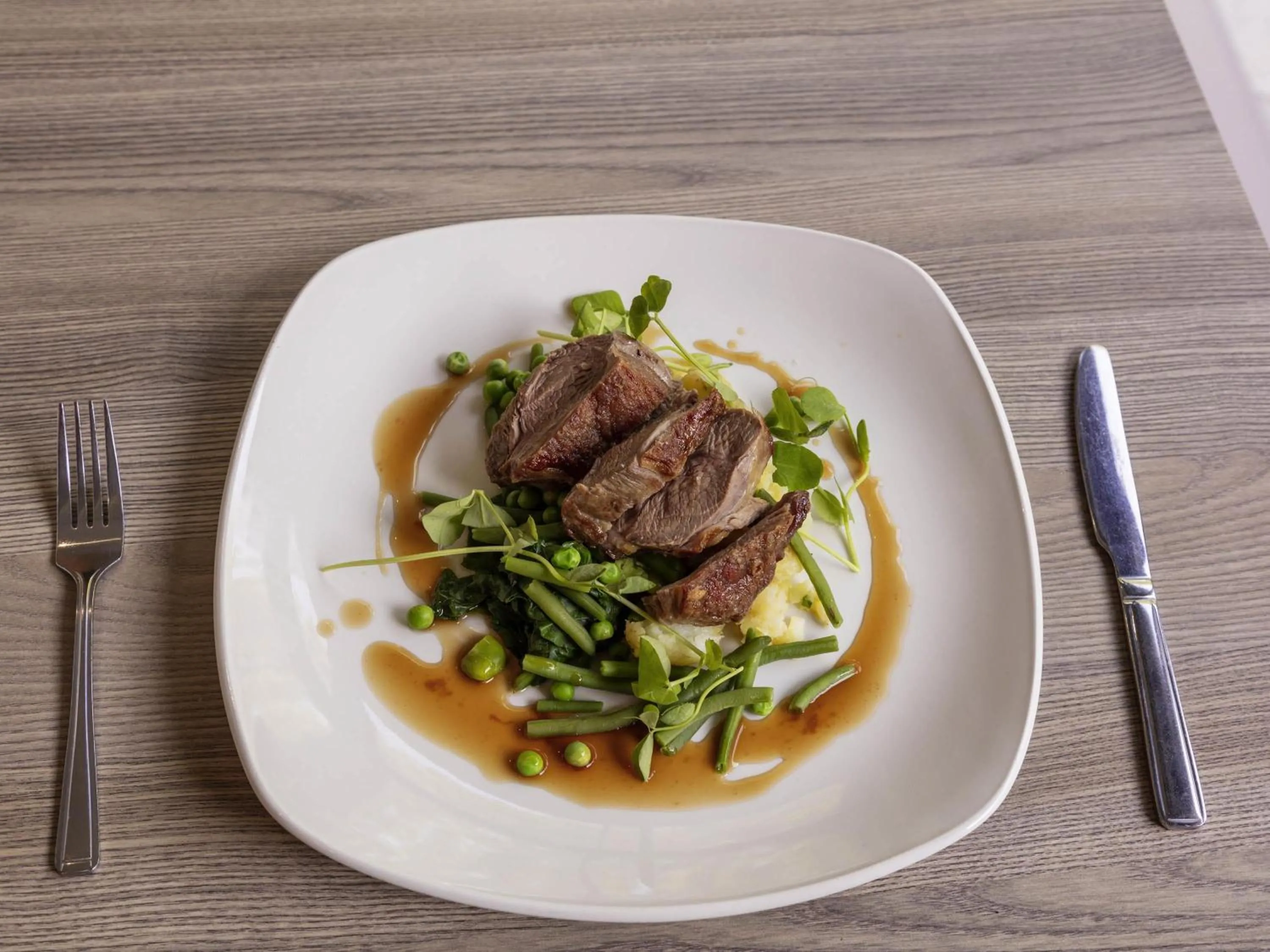 Restaurant/places to eat in Novotel Newcastle Airport