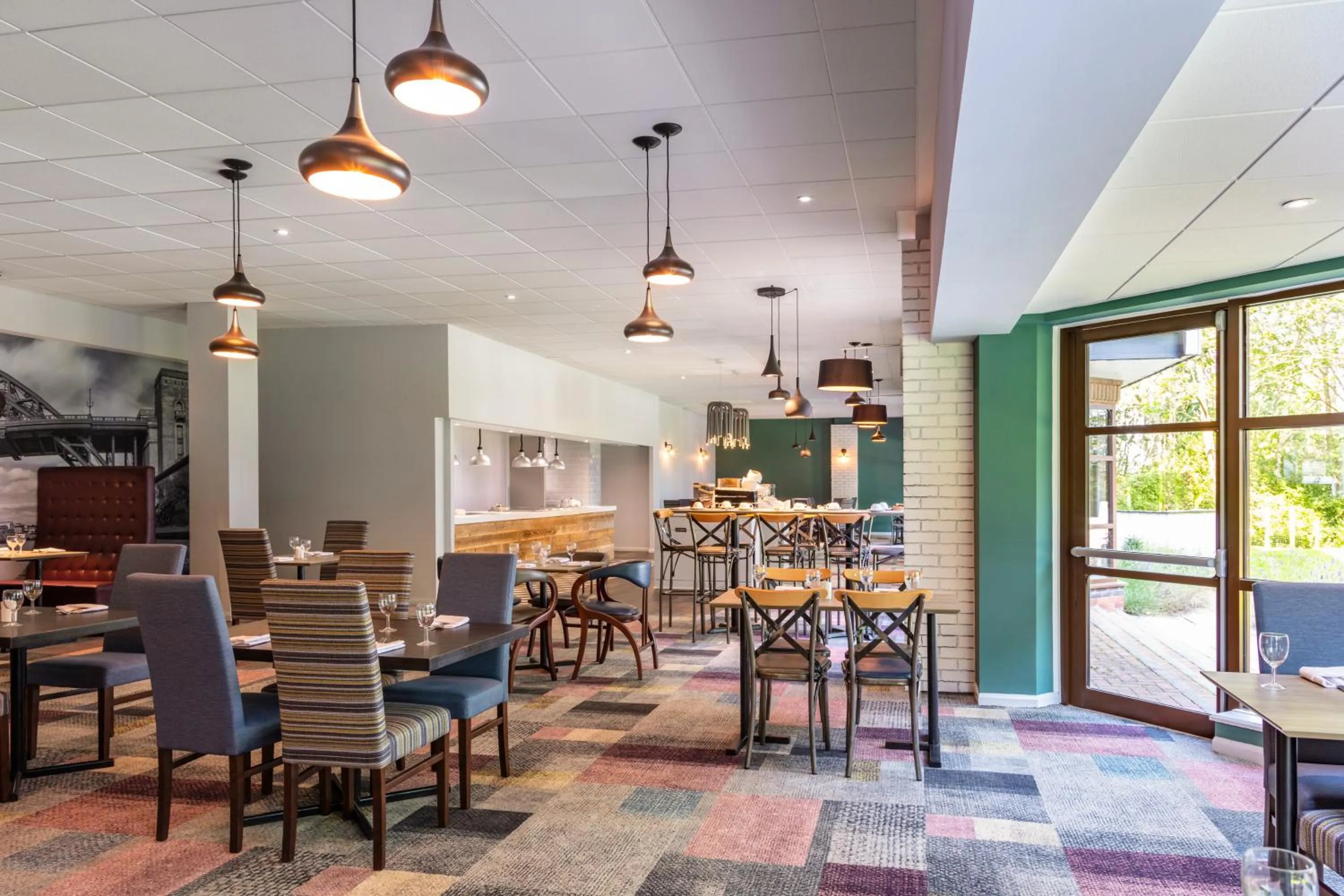 Restaurant/places to eat in Novotel Newcastle Airport