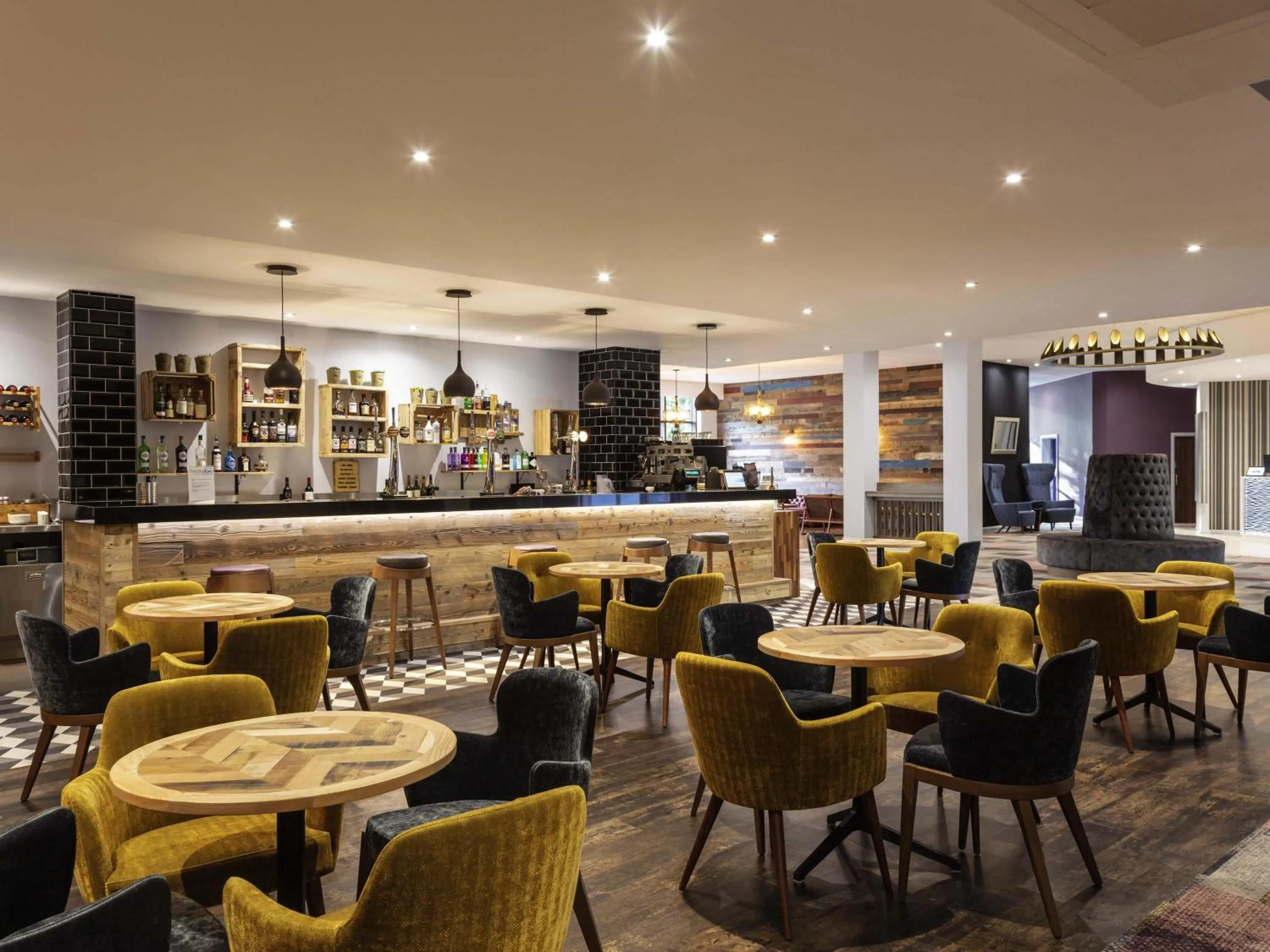 Lounge or bar in Novotel Newcastle Airport
