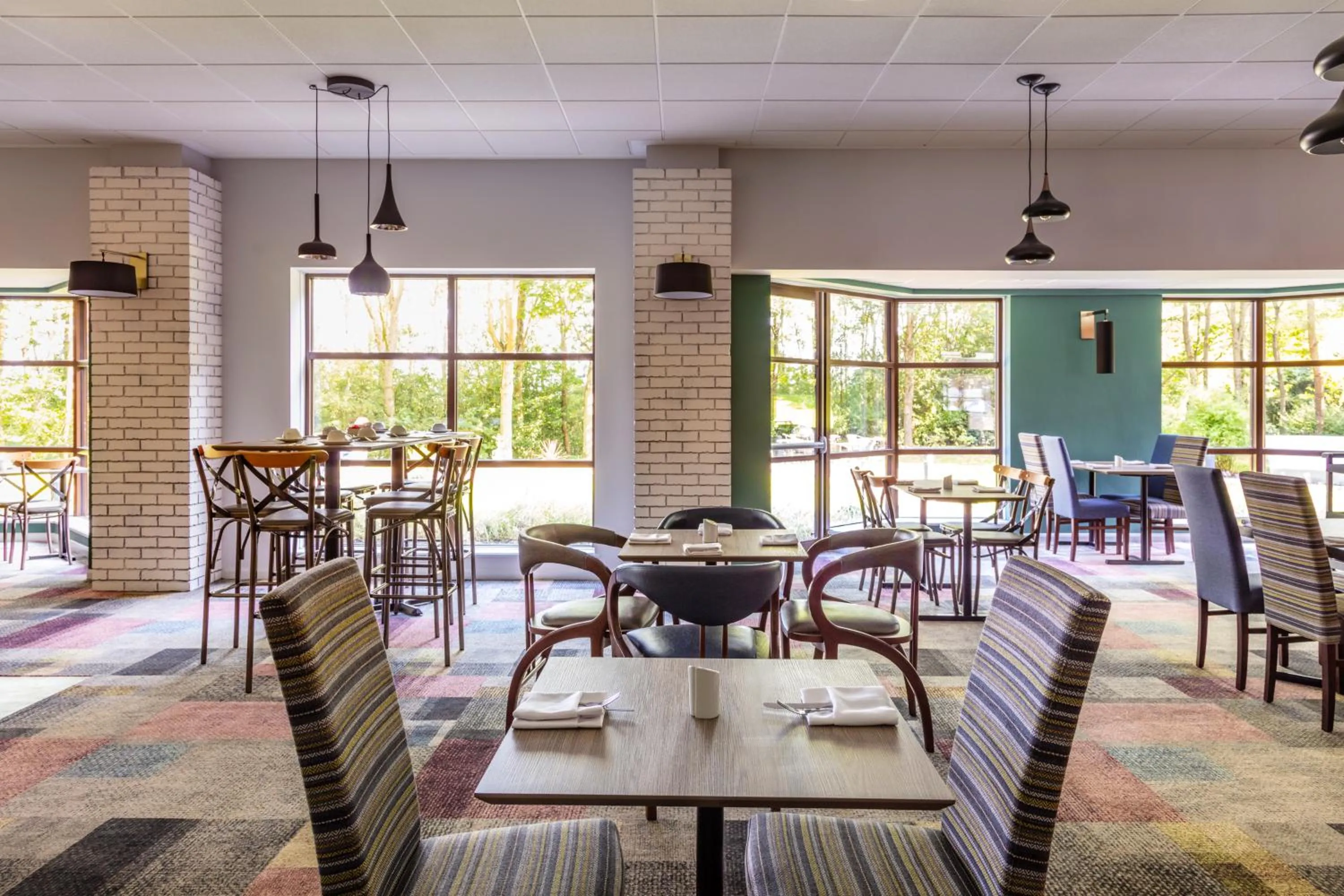 Restaurant/places to eat in Novotel Newcastle Airport