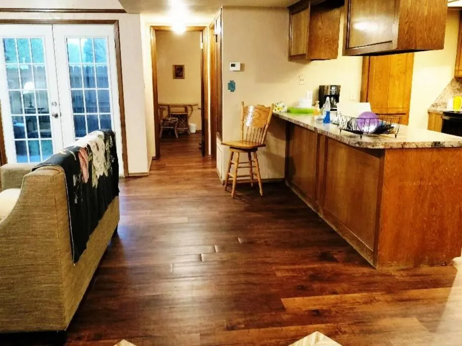 Golden Sunflower's Apt D