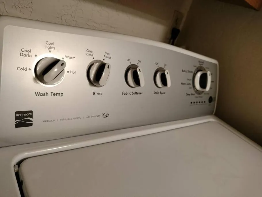 Golden Sunflower's Apt D