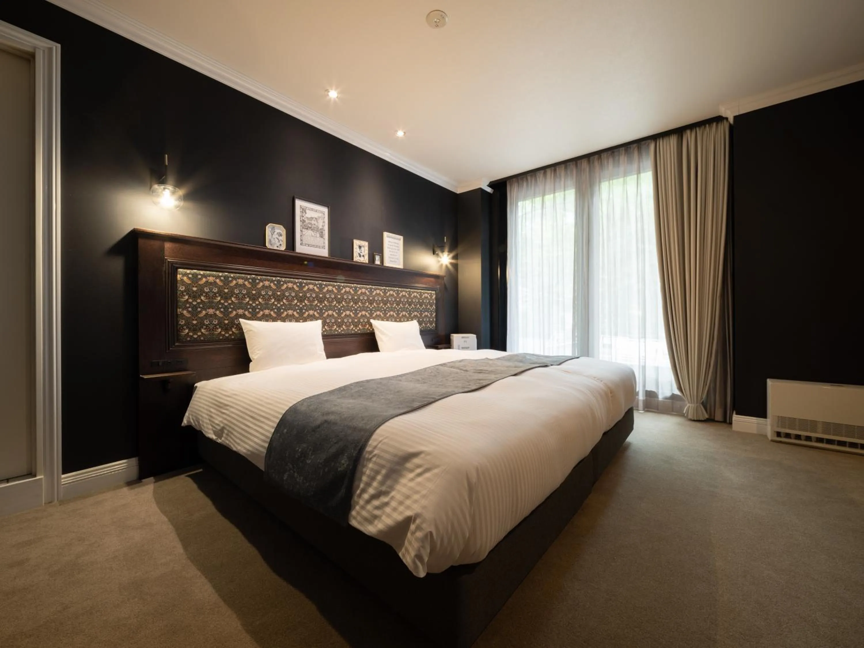 Photo of the whole room, Bed in LONGINGHOUSE Kyukaruizawa Suwanomori